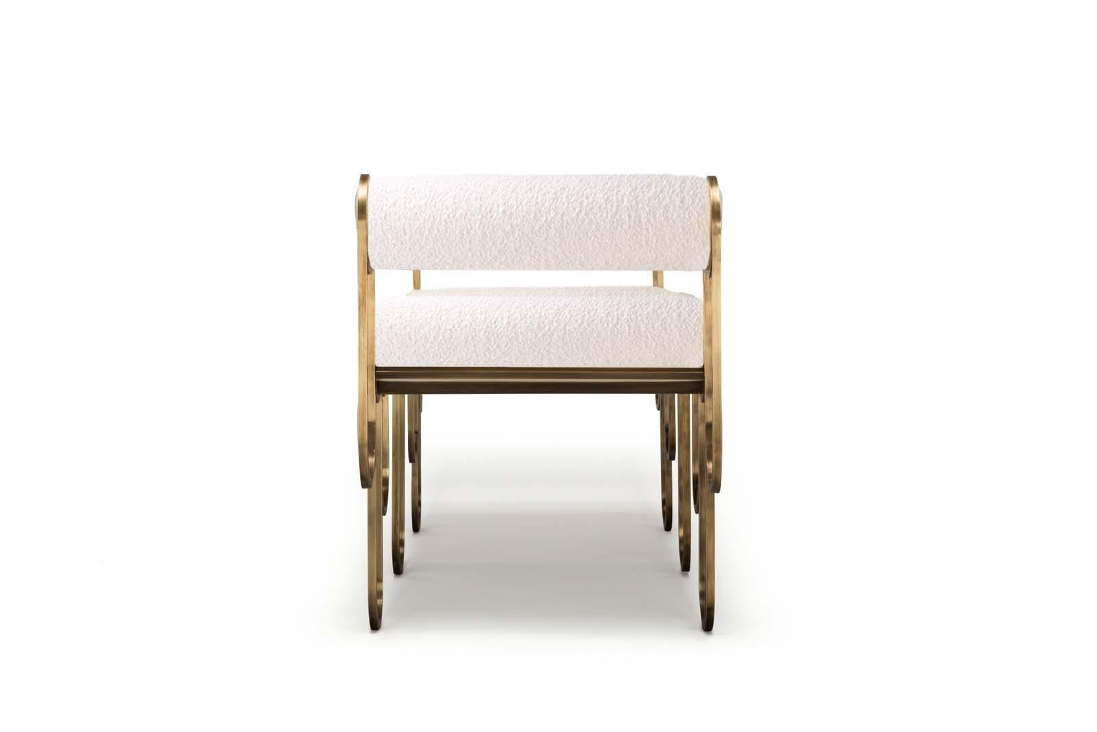 Portoghese Apollo Loveseat, Sofa, Daybed, Moderno, Scultoreo,  Telaio in ottone e boucle crema in vendita