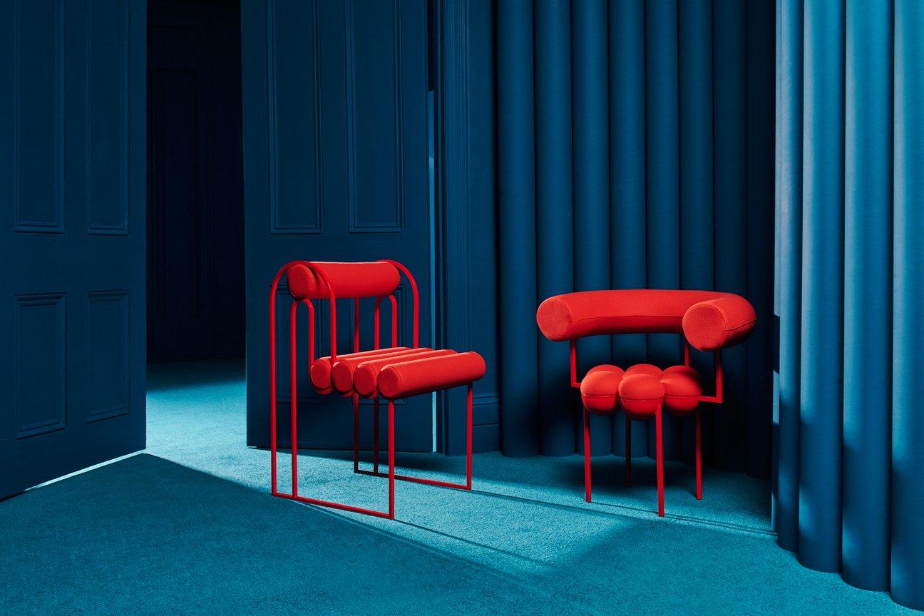 Portugais Loveseat Apollo, canapé, cadre en métal rouge et laine rouge de Lara Bohinc, en stock en vente
