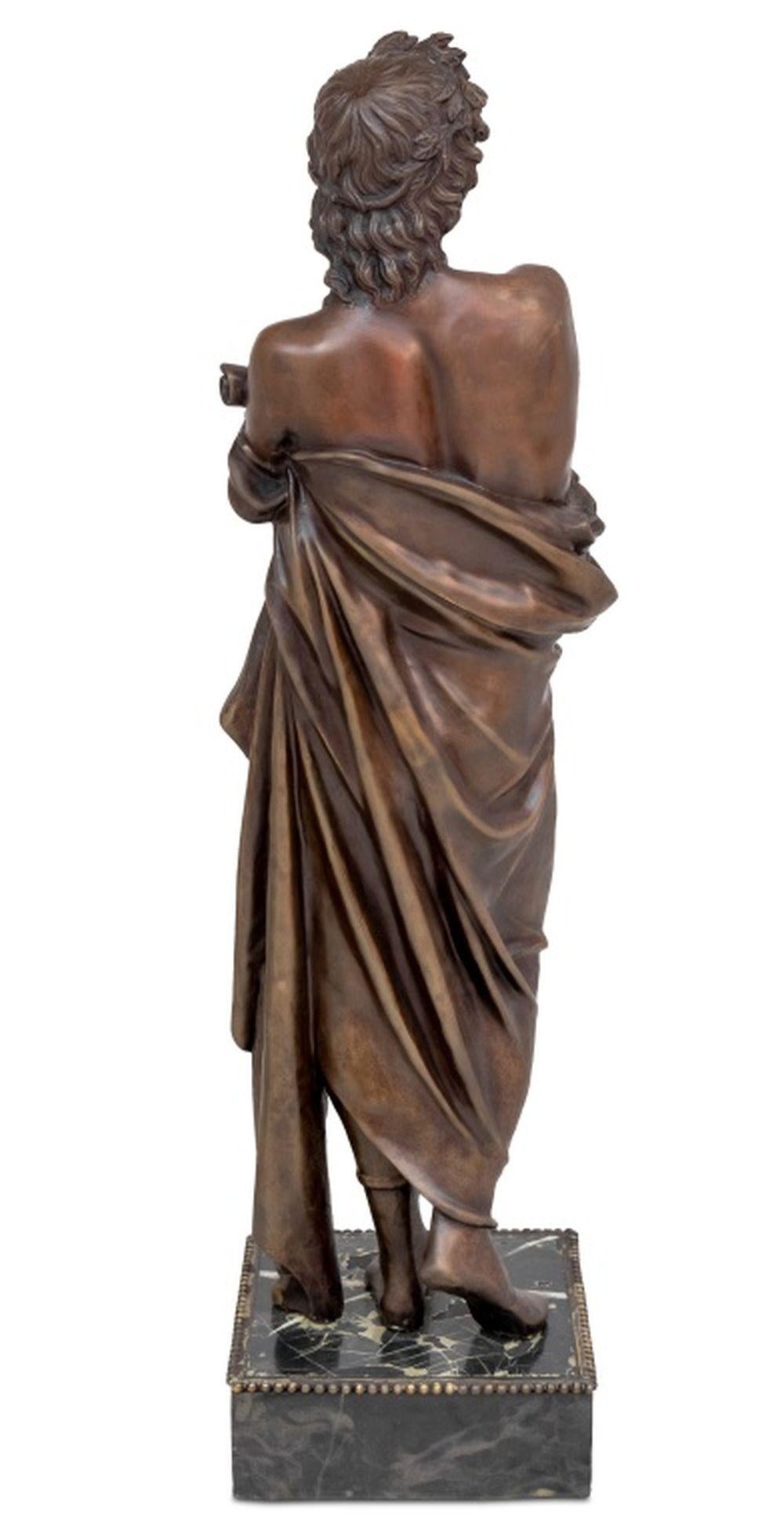 Patiné Sculpture en bronze patiné Apollo en vente