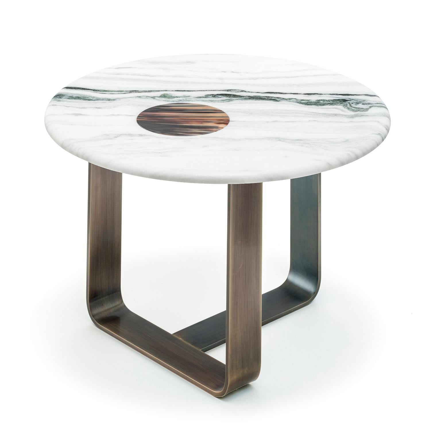XXIe siècle et contemporain Table d'appoint Apollo en  Marbre avec incrustation brillante de Corno Italiano, Mod. 7010BR en vente