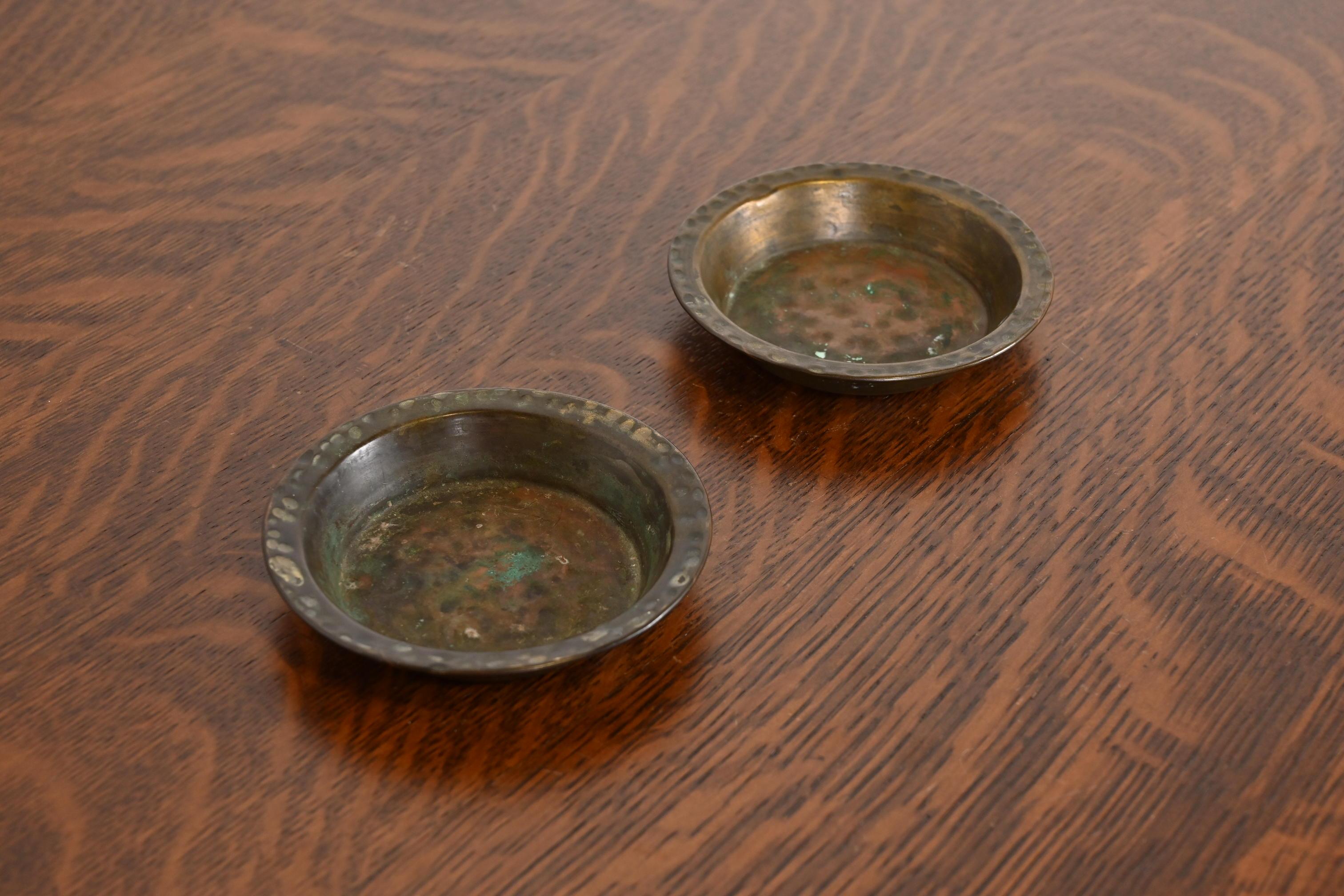 A gorgeous pair of Arts & Crafts period hand hammered copper ashtrays or catchalls

In the manner of Roycroft 

By Apollo Studios

USA, Early 20th Century

Each measures: 4.25