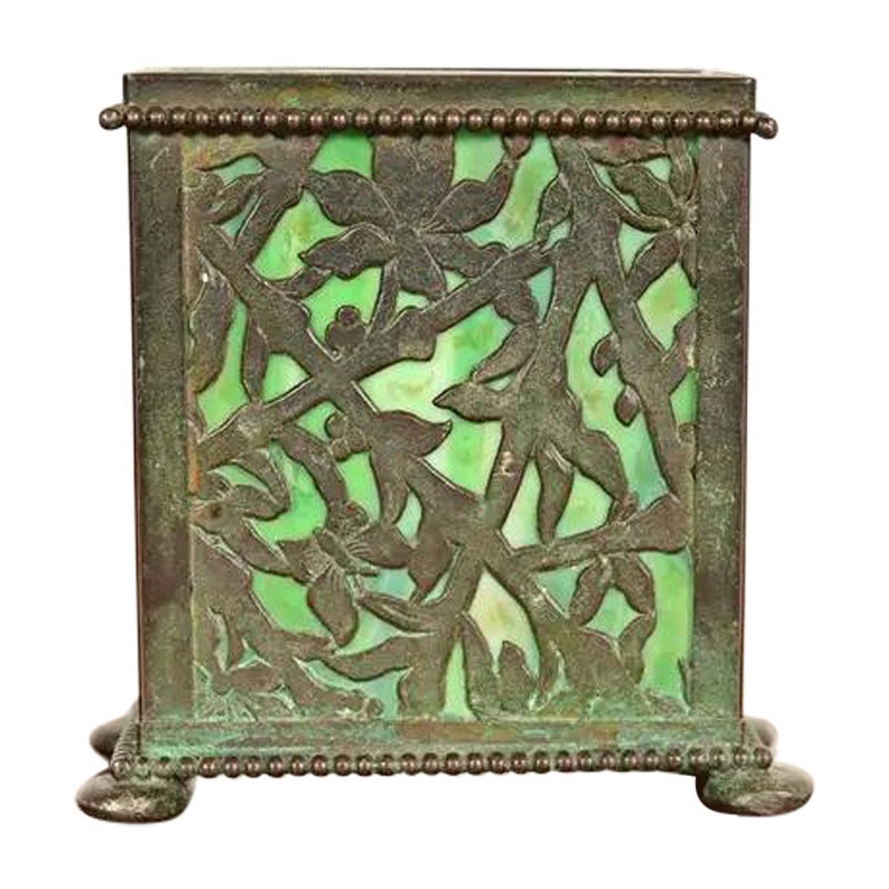 Apollo Studios New York Arts & Crafts Grapevine Pattern Bronze Kartenhalter im Angebot