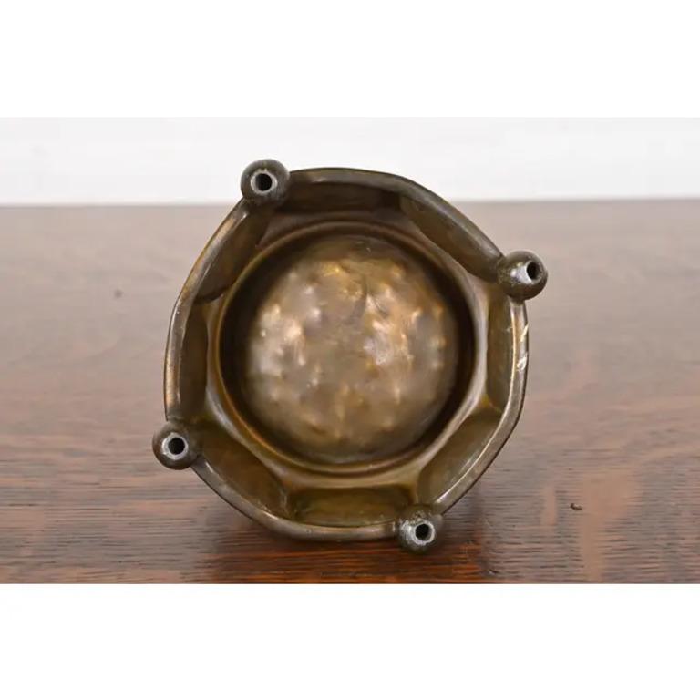Apollo Studios New York Arts & Crafts Hammered Copper Table Lighter With Ashtray For Sale 4