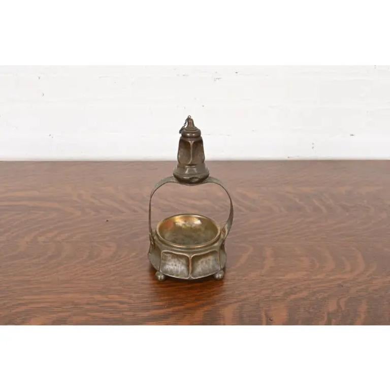 American Apollo Studios New York Arts & Crafts Hammered Copper Table Lighter With Ashtray For Sale