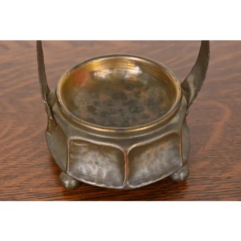 Apollo Studios New York Arts & Crafts Hammered Copper Table Lighter With Ashtray For Sale 3