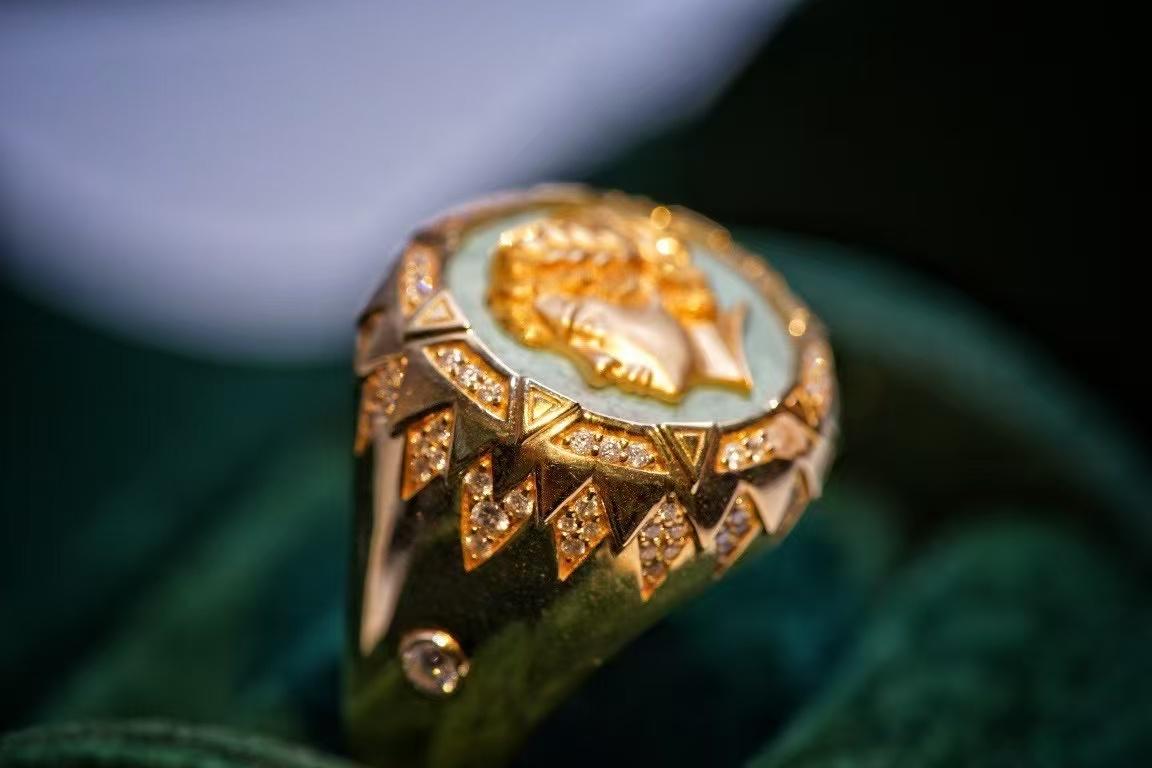 Modern Apollo The God of Light 17.76 Grams 18K Gold Diamond Ring For Sale