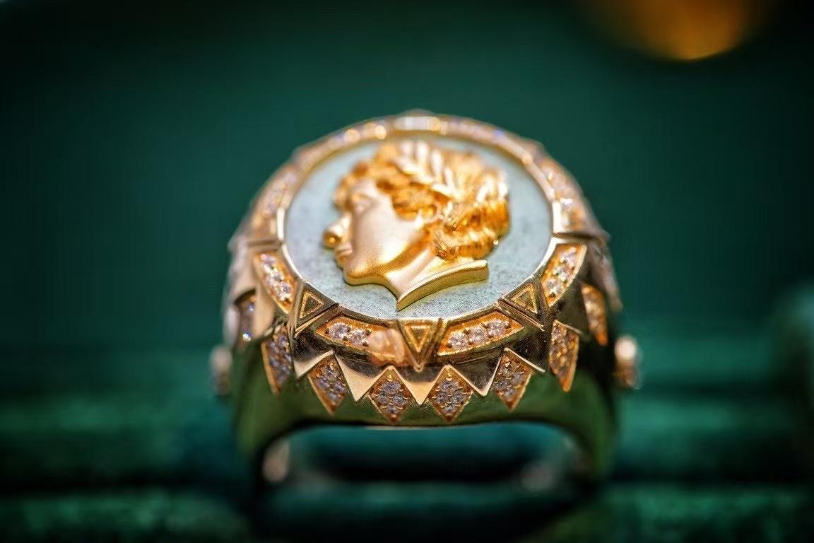 Women's or Men's Apollo The God of Light 17.76 Grams 18K Gold Diamond Ring For Sale