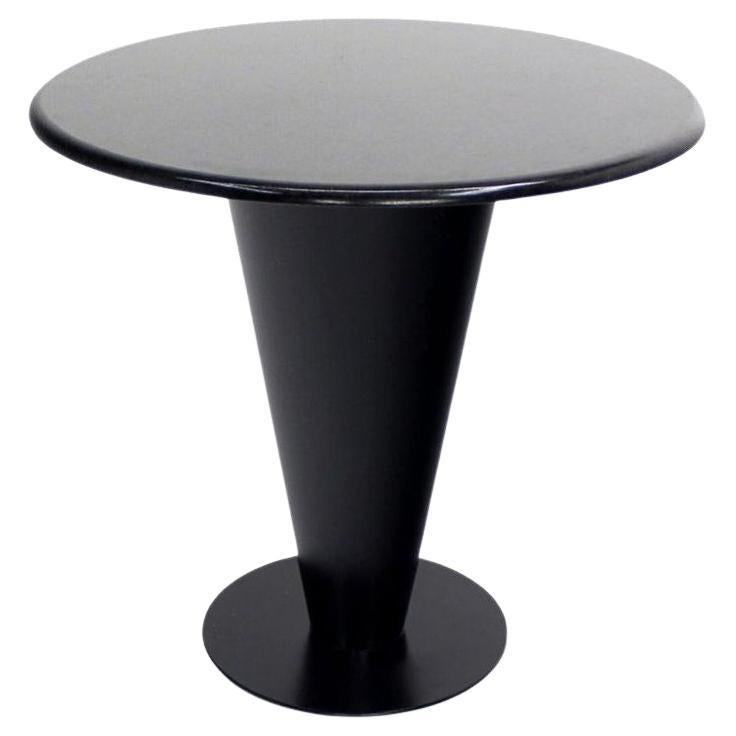 Apollo Woodworking Tapa de granito negro Base cónica de metal pesado Mesa de café Gueridón en venta