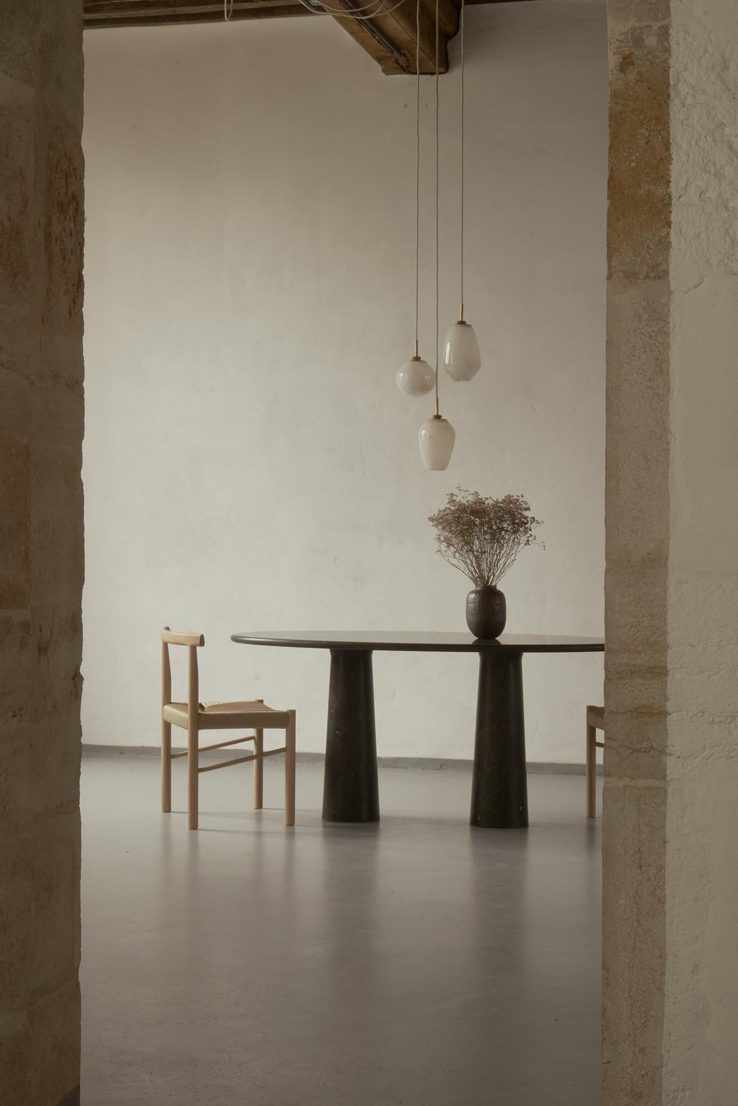 XXIe siècle et contemporain Table de salle à manger Aponi Nero Belga de La Lune en vente