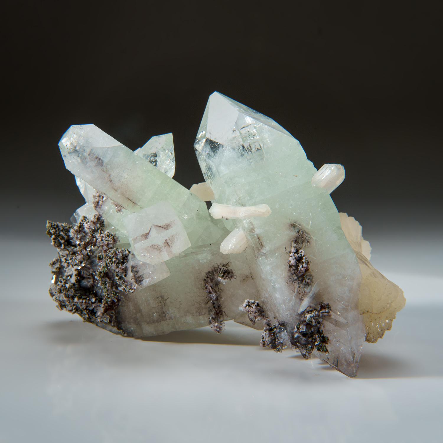 Apophylite and Stilbite from Lonavala Quarry, Pune District, Maharashtra, India In New Condition For Sale In New York, NY
