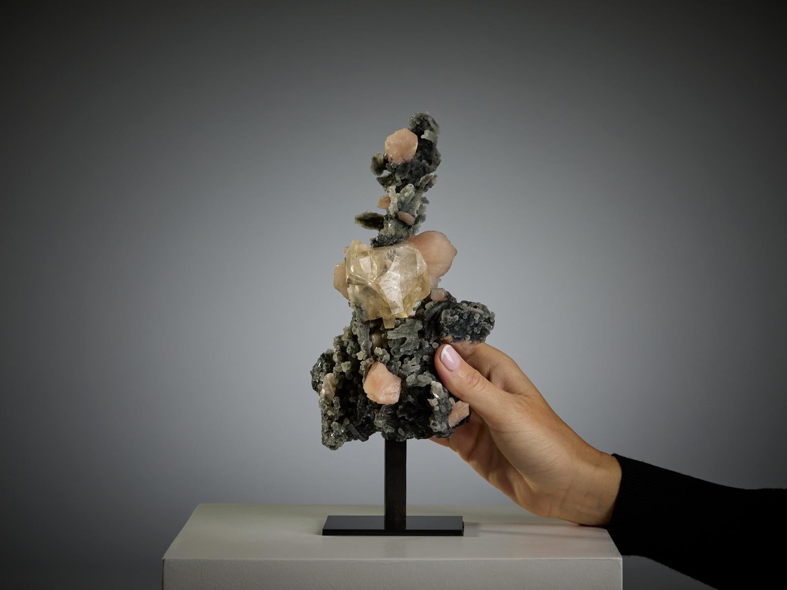 XVIIIe siècle et antérieur Apophyllite and Stilbite on Quartz en vente