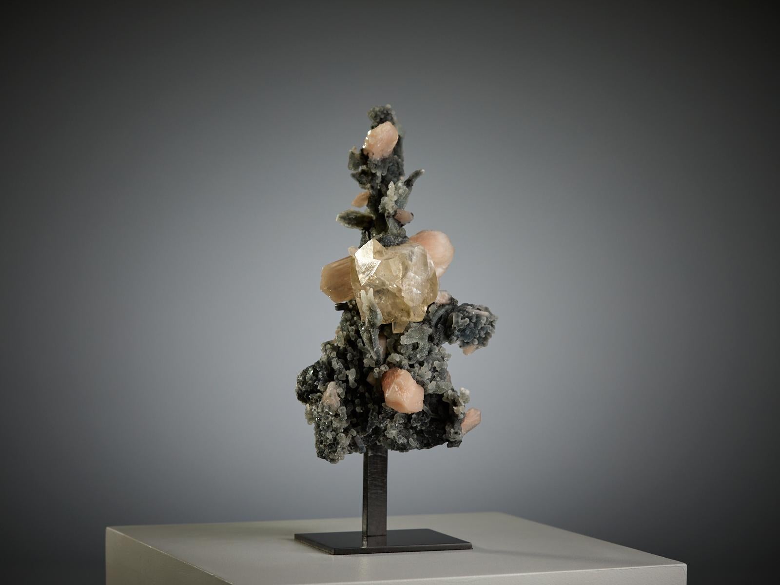 Cristal Apophyllite and Stilbite on Quartz en vente
