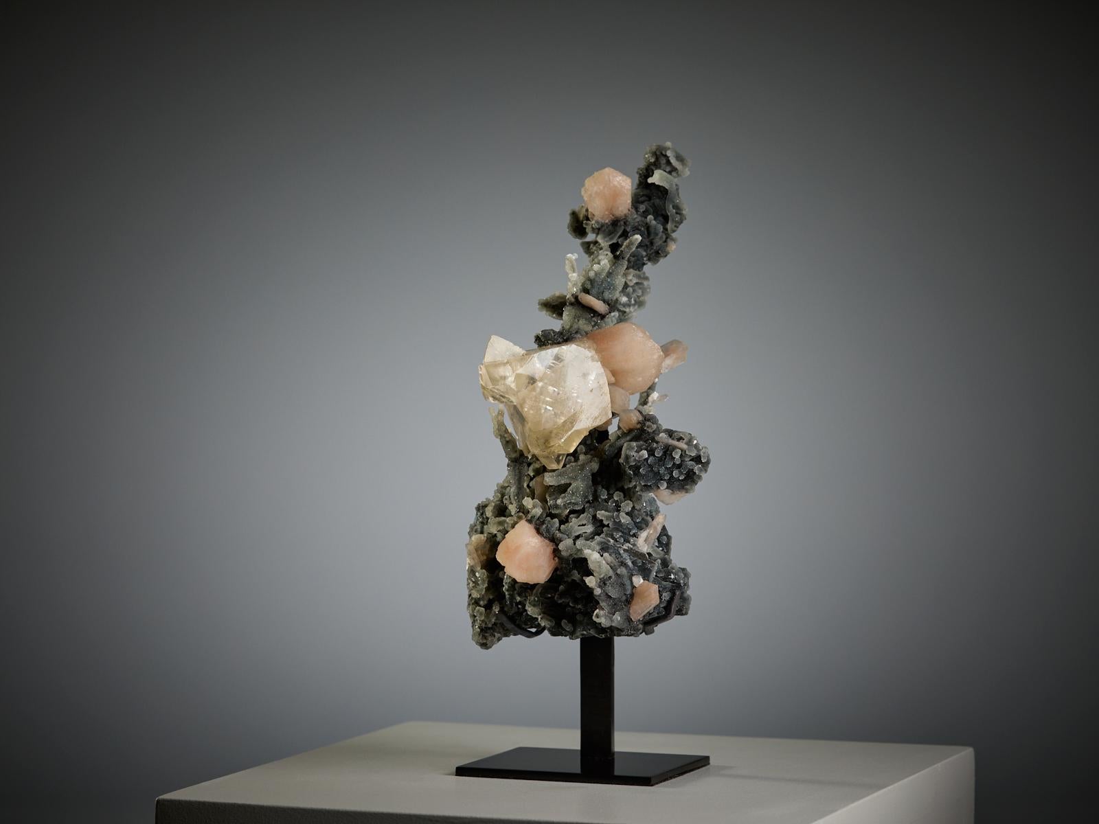 Apophyllite and Stilbite on Quartz en vente 1