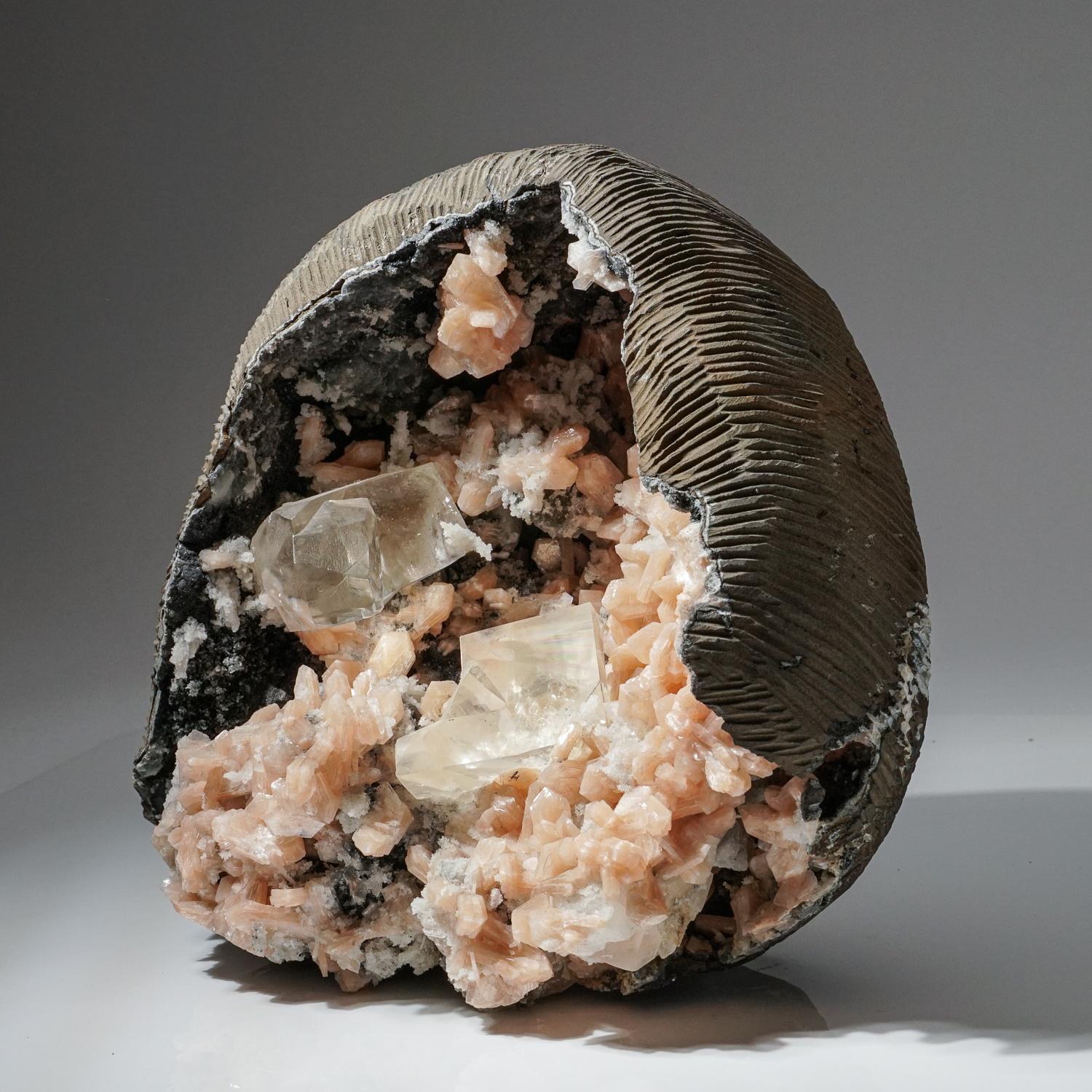 Indiano Geode di apofillite con stilbite e calcite dorata dal distretto di Nasik, Maharash in vendita
