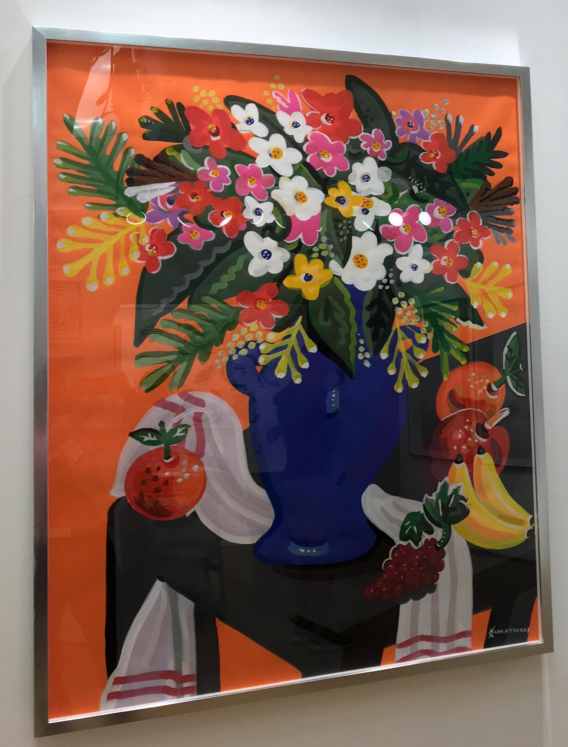 Cette peinture sur papier Fabriano, intitulée Bouquet avec fond orange, est l'une des dernières séries de Chantzaras de style pop art et d'influences colorées classiques de cette peinture de fleurs de nature morte. Les couleurs sont audacieuses et