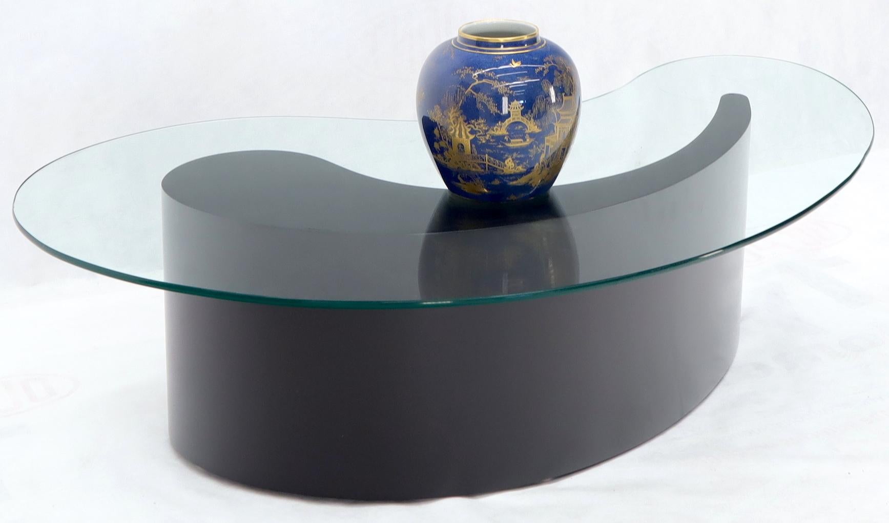 Apostrophe Shape Black Lacquer Kidney Shape Glass Top Coffee Table 2