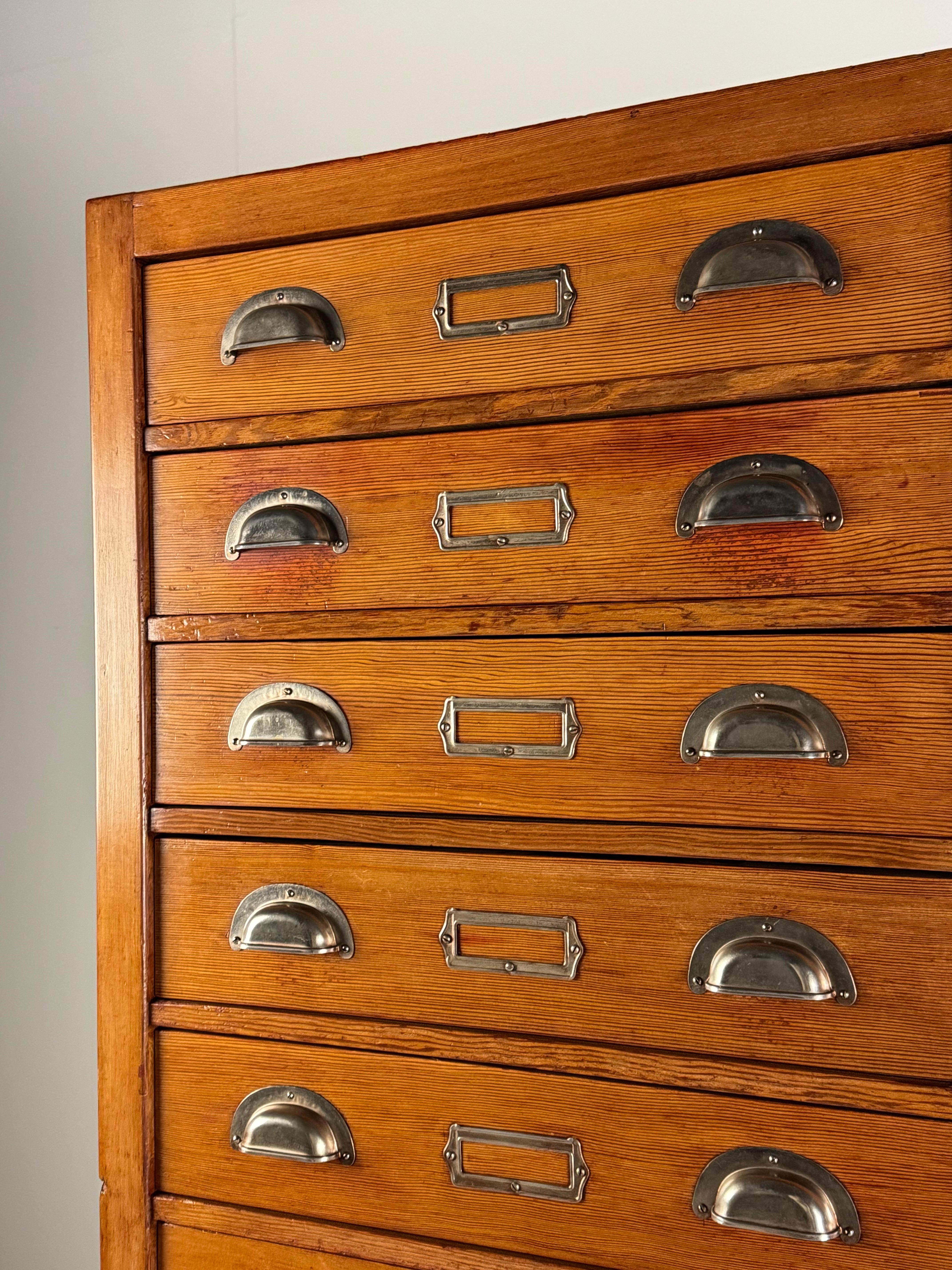 Apothecary cabinet 4