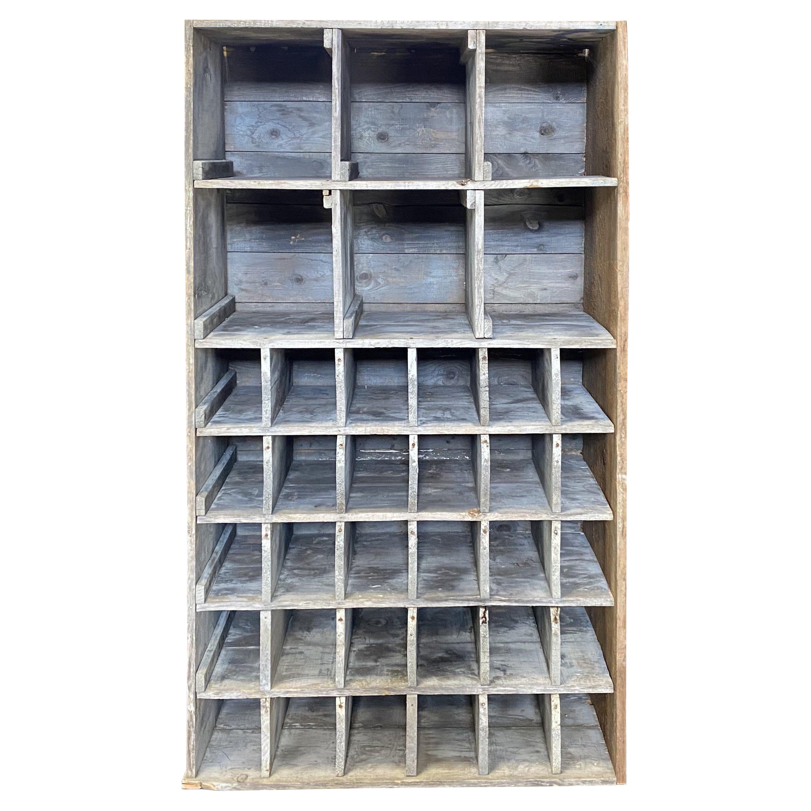 Armoire d'apothicaire avec trente-six compartiments n°5604