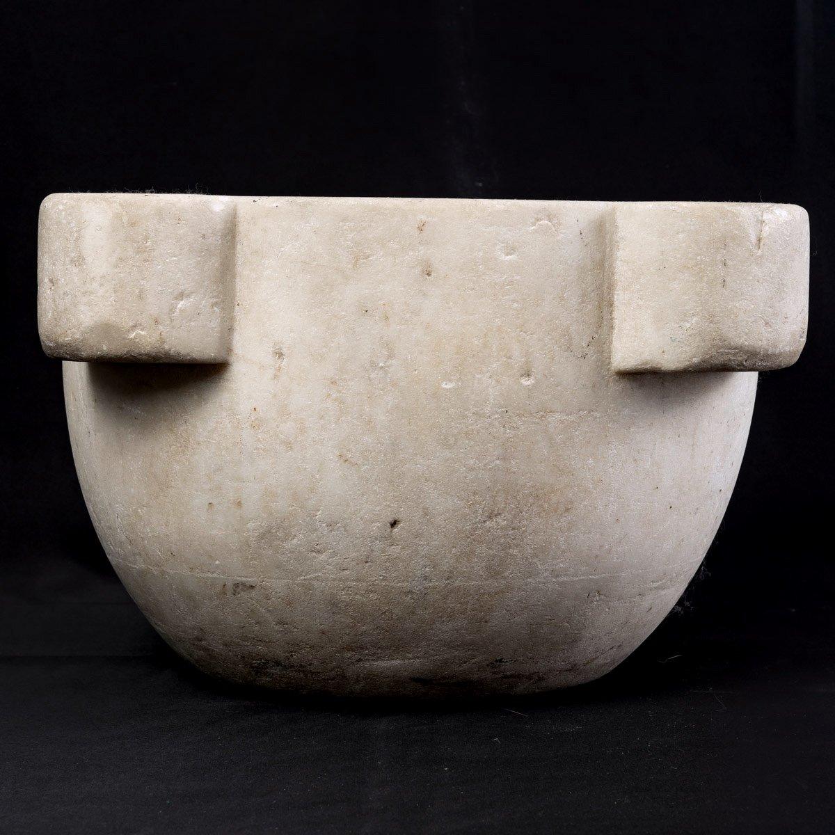 A rare Greek marble pharmacy mortar from Thassos, an original and ancient work.
The patina and veining of the marble are remarkable.
Thassos marble is a white marble, a natural stone.
Its name is inspired by the Greek island of Thassos, the island