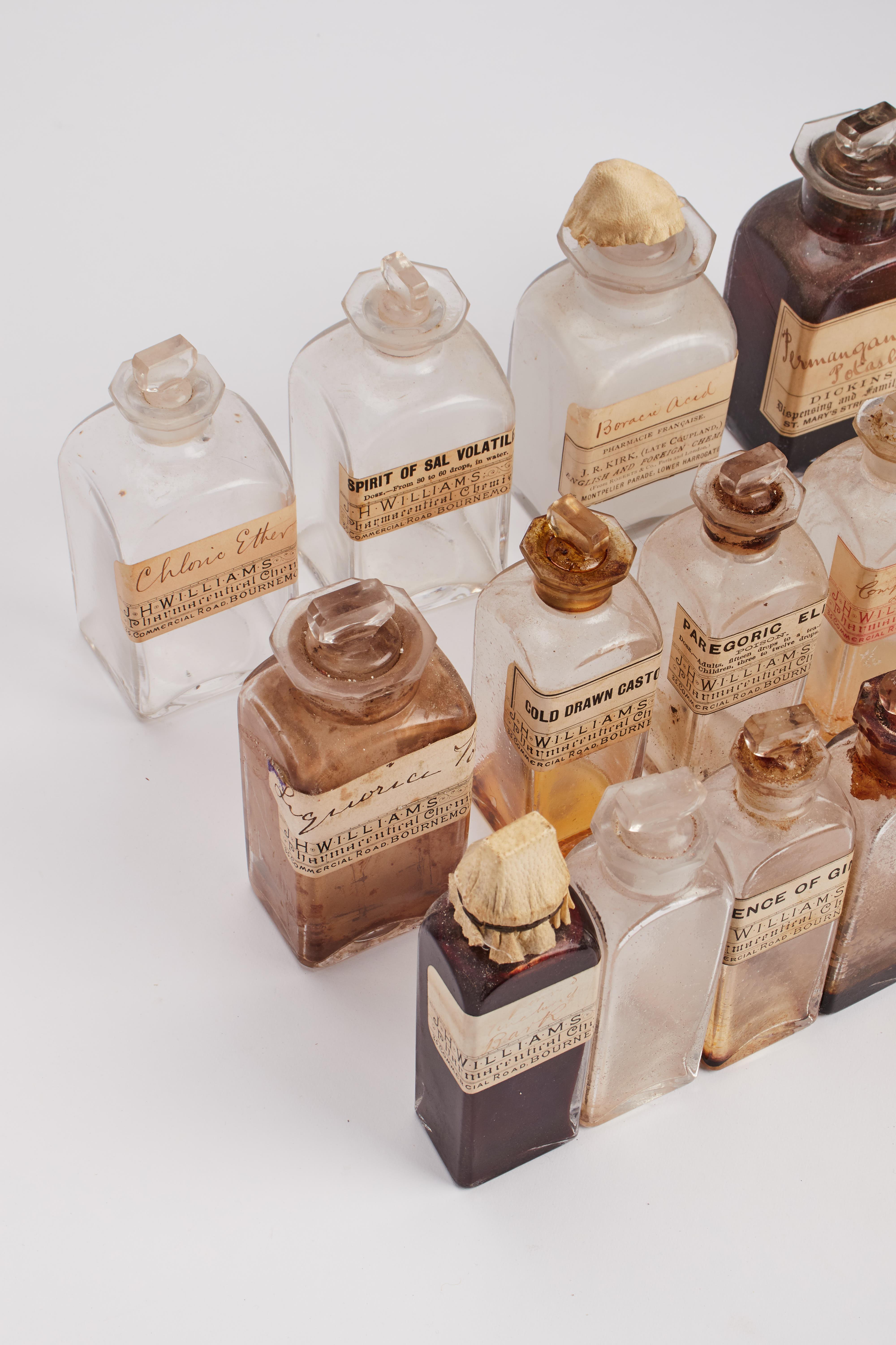 Apothecary Traveling Set, England 1790 In Good Condition For Sale In Milan, IT