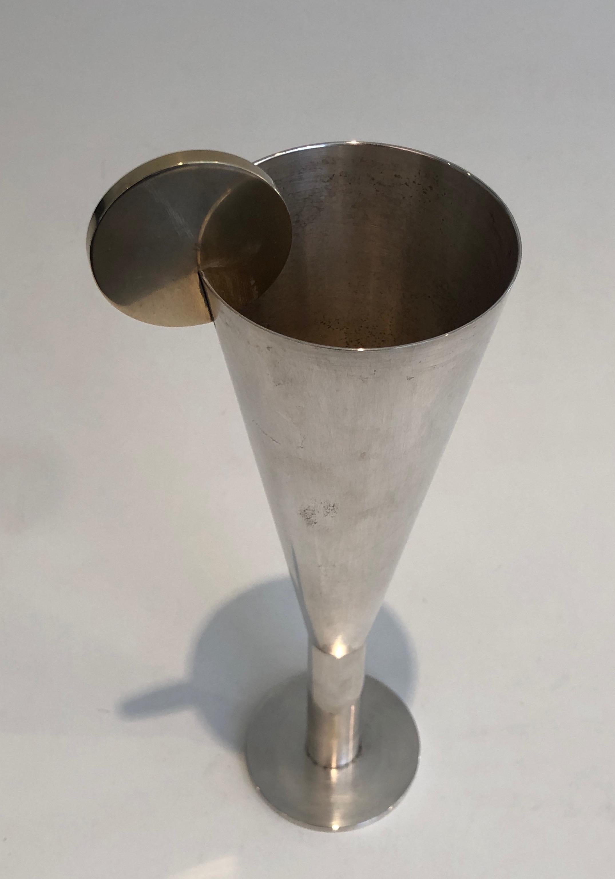 A.Pozzi, flûte à champagne en métal argenté et laiton, Italie, marquée Padova A.Pozzi en vente 3