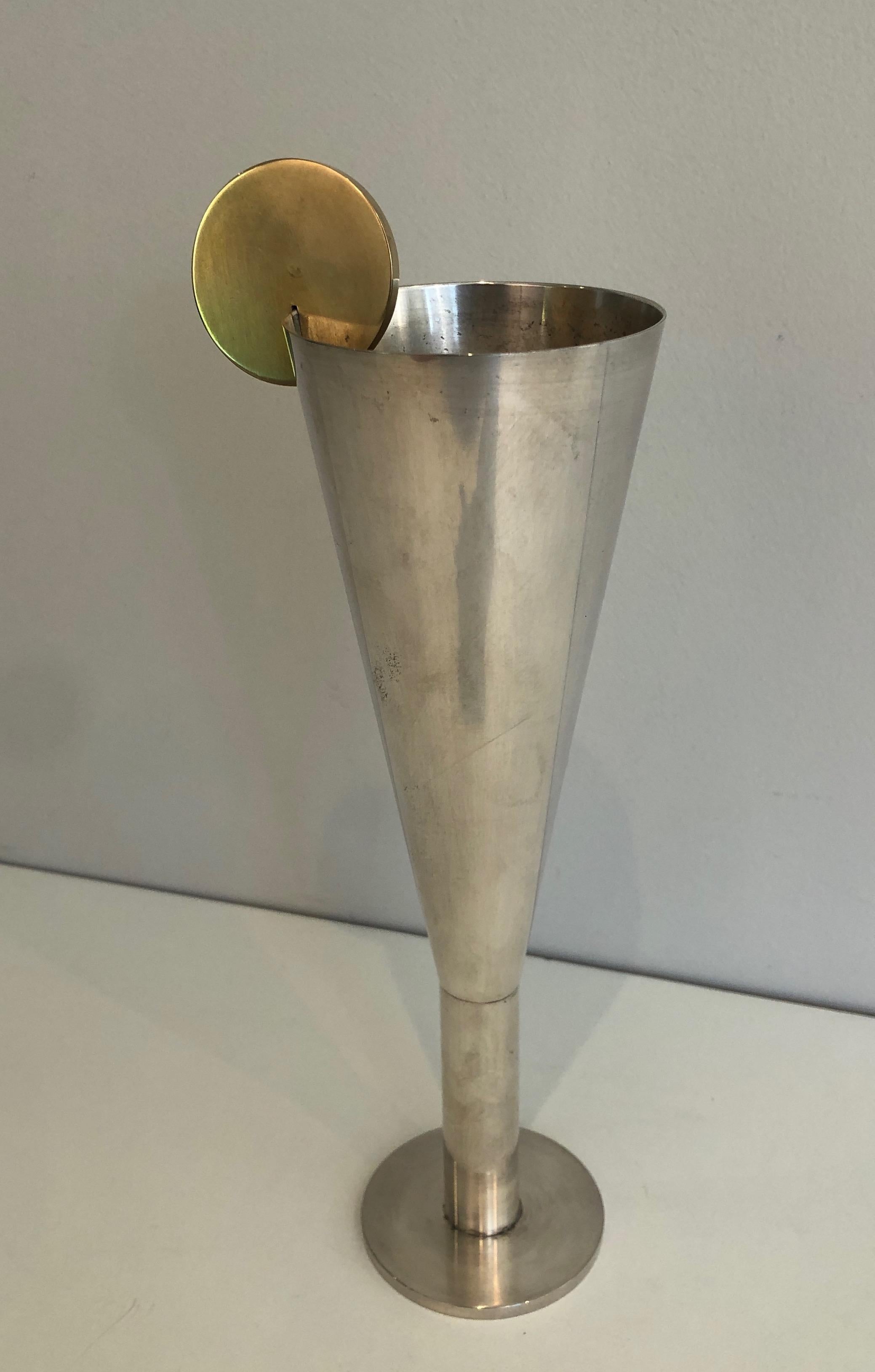 Milieu du XXe siècle A.Pozzi, flûte à champagne en métal argenté et laiton, Italie, marquée Padova A.Pozzi en vente