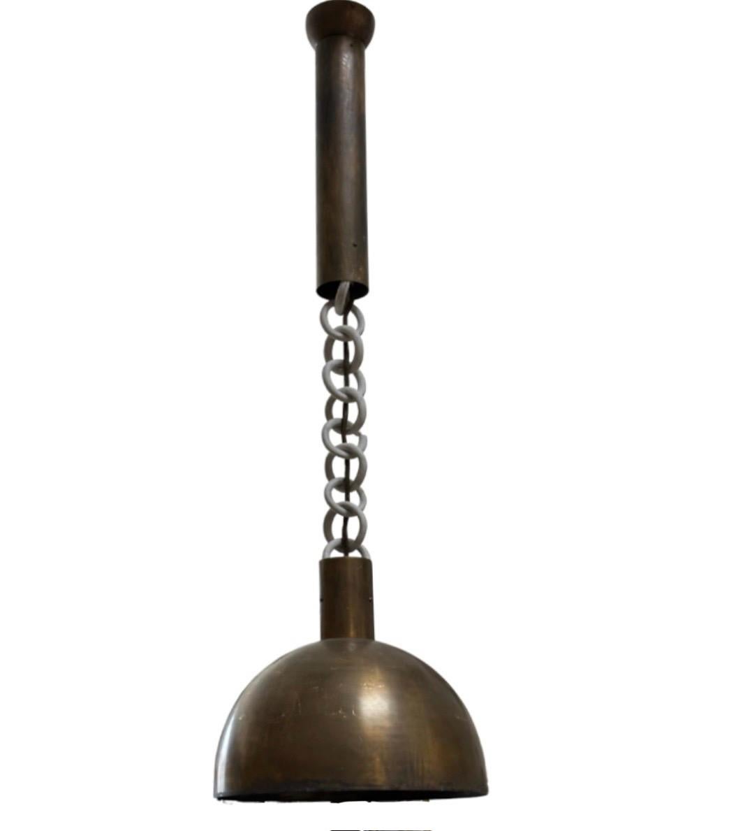 Apparatus + Alice Goldsmith Porcelain Link & Aged Brass Pendant Light Fixture In Good Condition In LOS ANGELES, CA