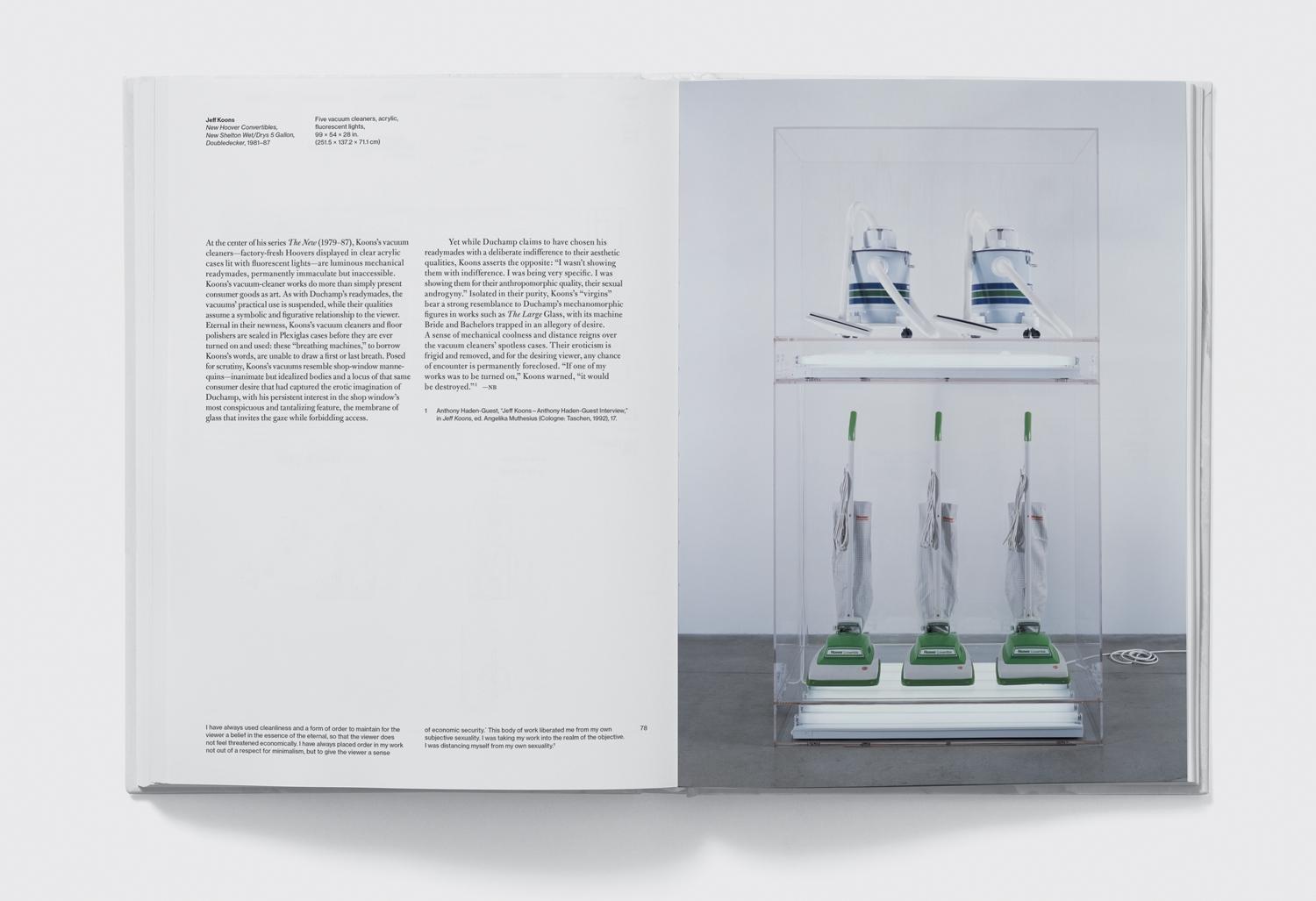 Das erste Buch, das zwei der größten Namen der modernen und zeitgenössischen Kunst Seite an Seite behandelt: Marcel Duchamp und Jeff Koons.
In der ersten Hälfte des 20. Jahrhunderts definierte Marcel Duchamp neu, was wir unter Kunst verstehen und
