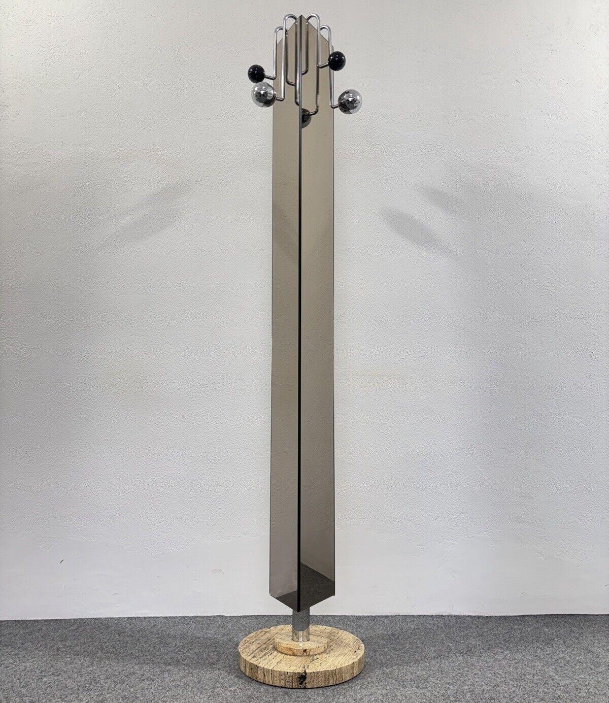 Swivel Mirror Coat Stand Modern Design 1970's.

Structure made entirely of smoked glass with a triangular shape, but most importantly, swiveling. Travertine base, steel and plastic hangers.

The item is in excellent conservative condition, no