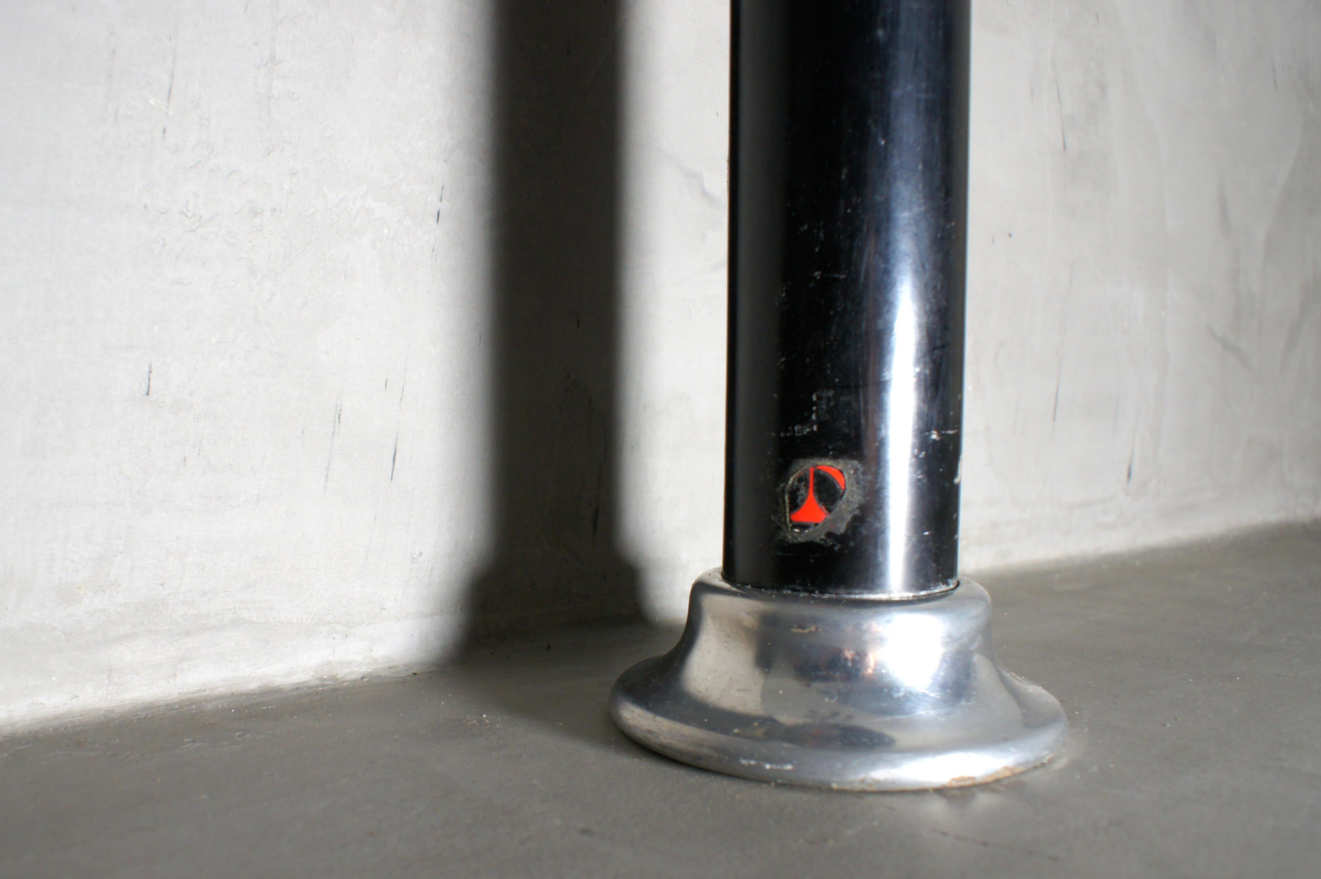 AT 16 Coat Stand, Osvaldo Borsani for TECNO , 1960s In Good Condition For Sale In Genova, IT