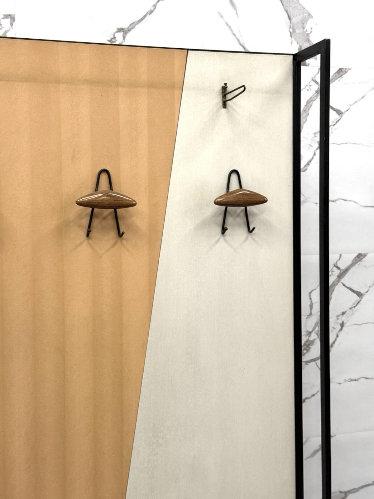 Perchero de pared diseño años 60 mediados de siglo en Excelente estado para la venta en Taranto, IT