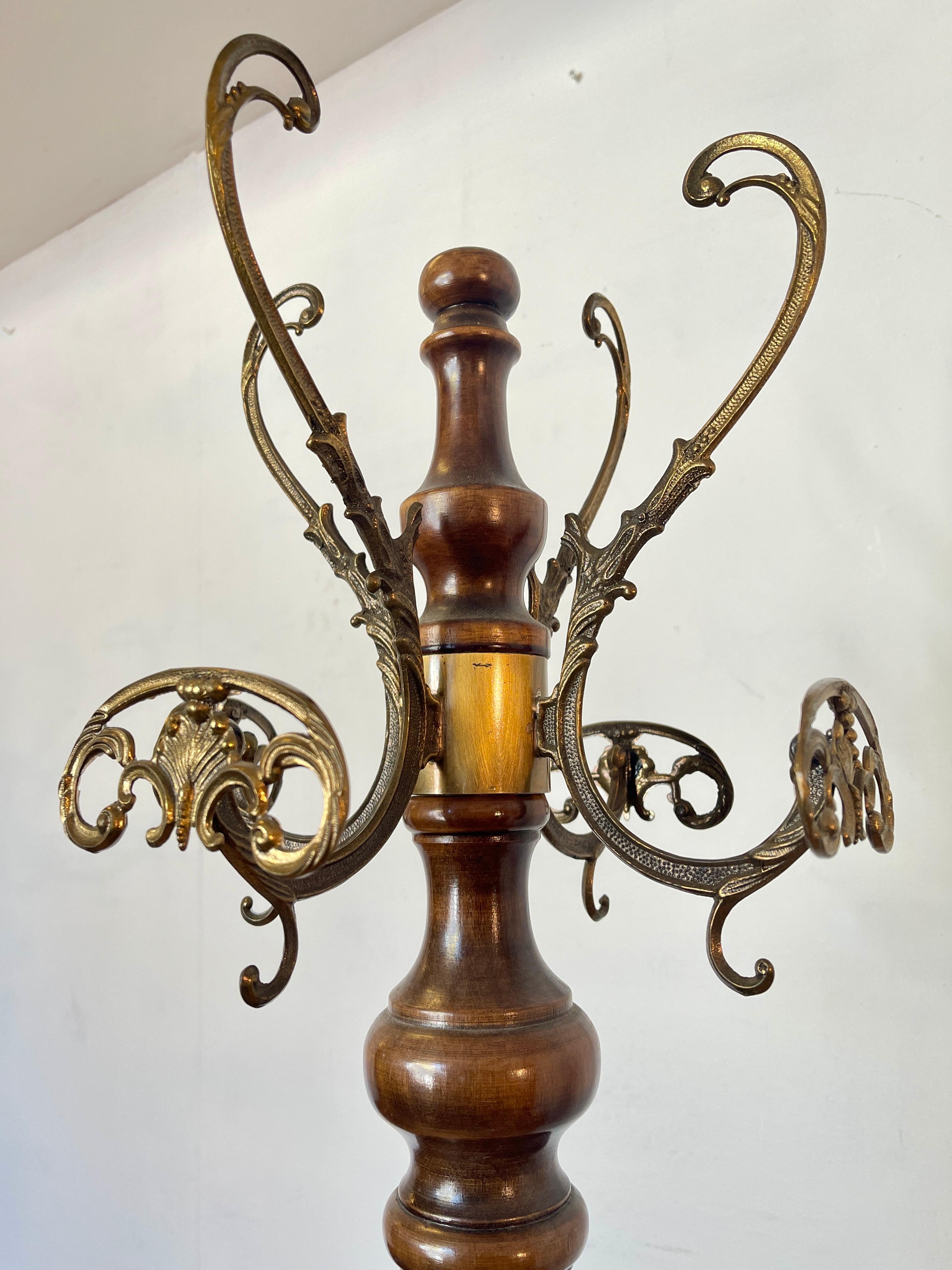 Appendiabiti classico in stile italiano in legno e bronzo degli anni '40 in vendita 4