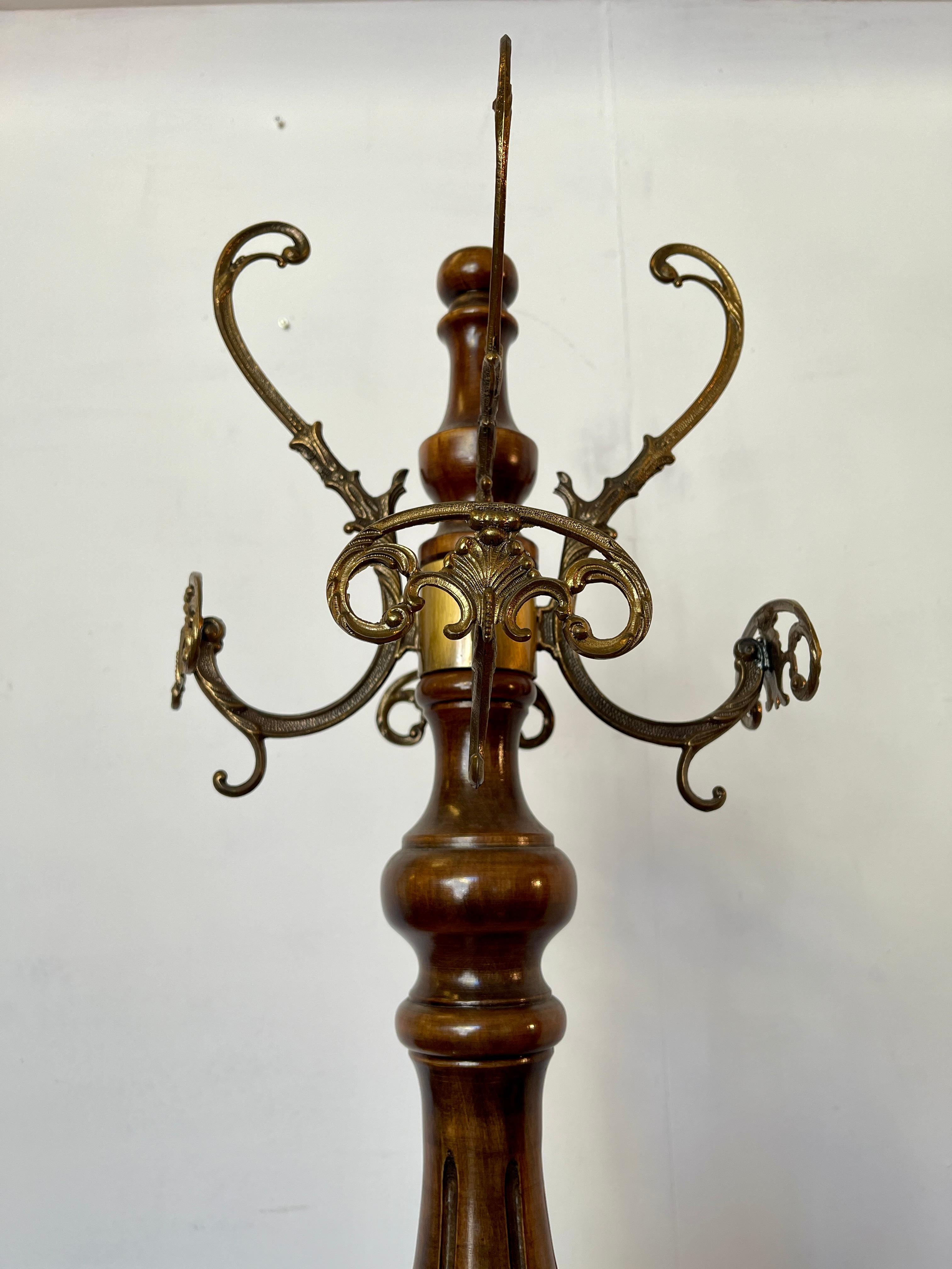 Italian Appendiabiti classico in stile italiano in legno e bronzo degli anni '40 in vendita