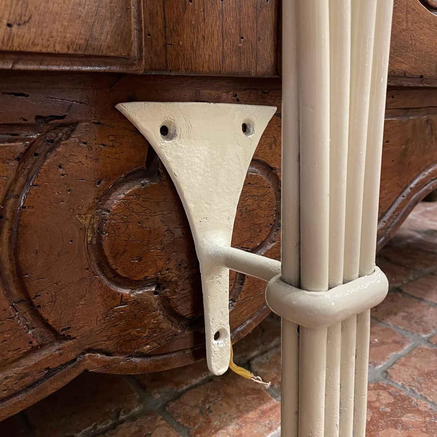 Wandgarderobenständer mit Seitenleuchten Elfenbeinfarbe Italienisches Design 1950er Jahre (Italian) im Angebot