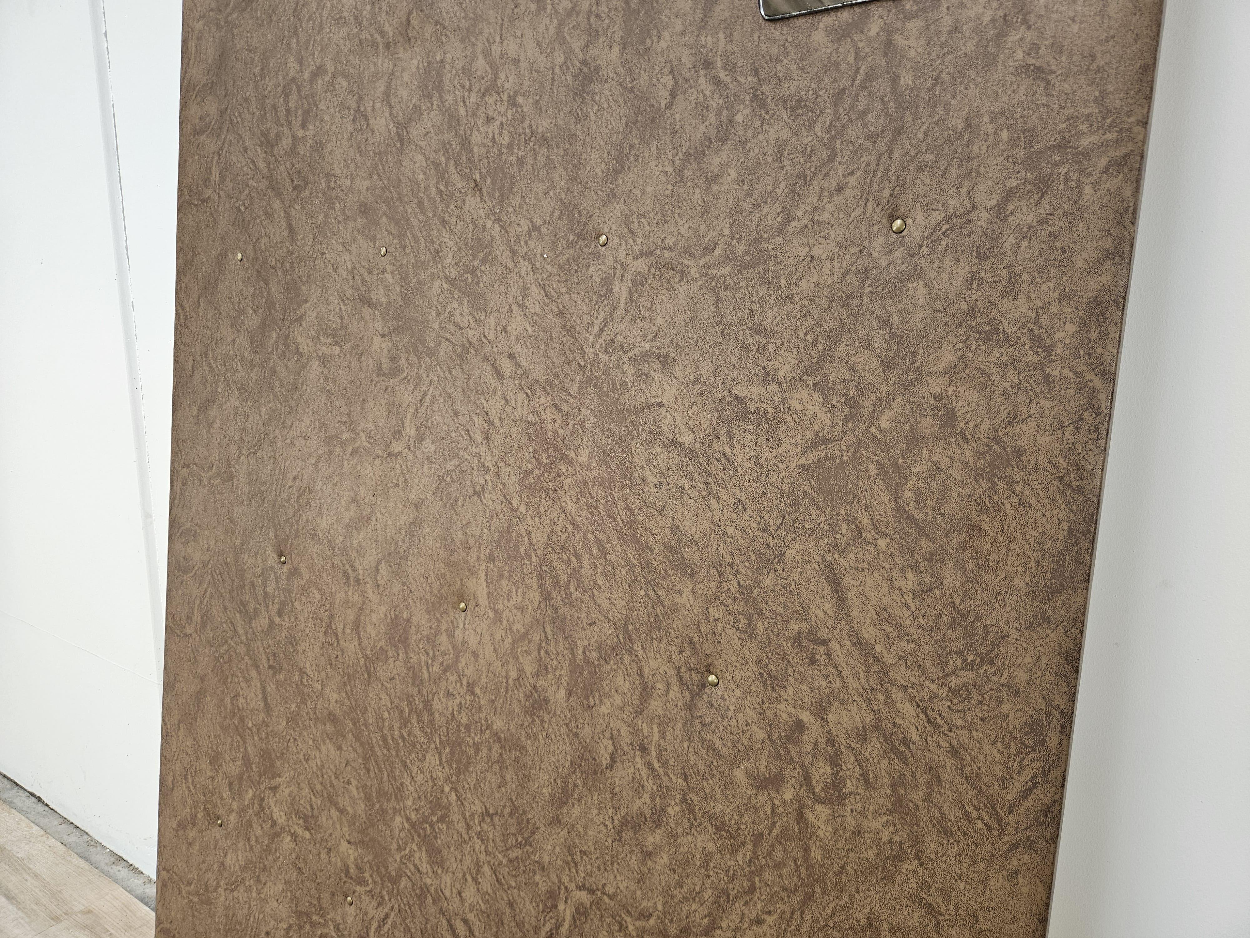 Perchero de pared Mid Century en skai con espejo, años 60 en venta 3