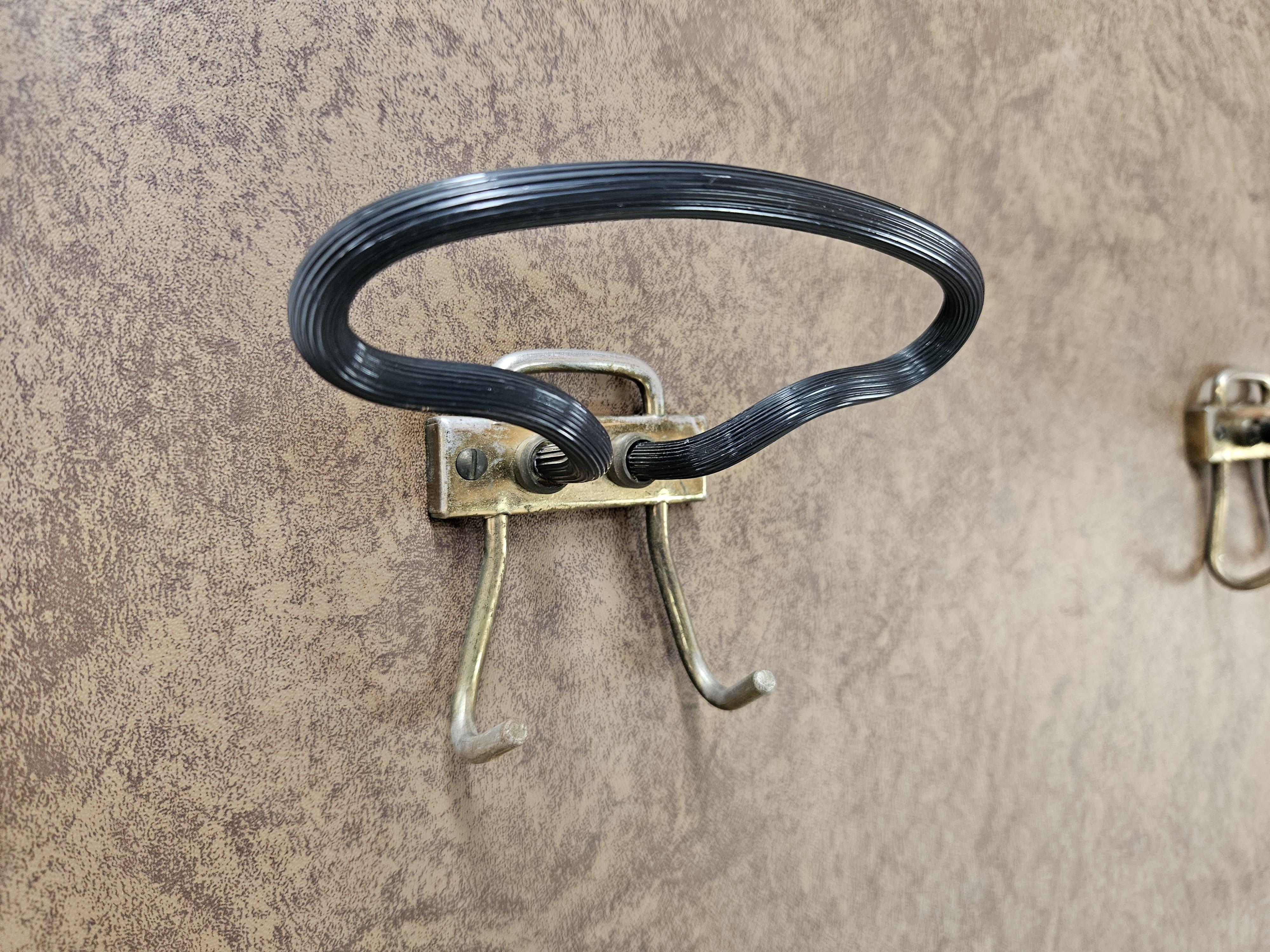 Perchero de pared Mid Century en skai con espejo, años 60 Cuero en venta