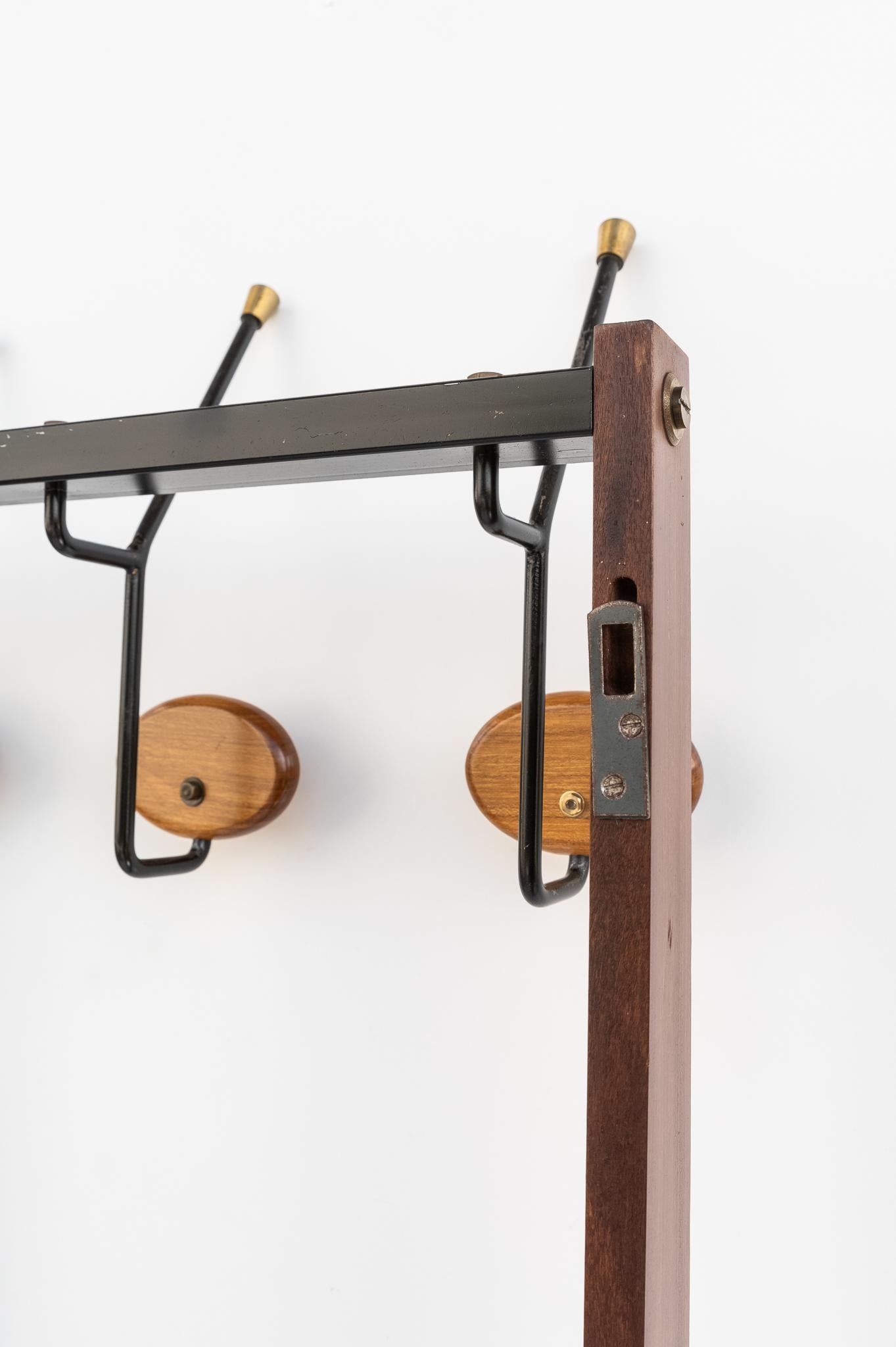 Appendiabiti da parete con Specchio in teak, Anni 60 in vendita 3