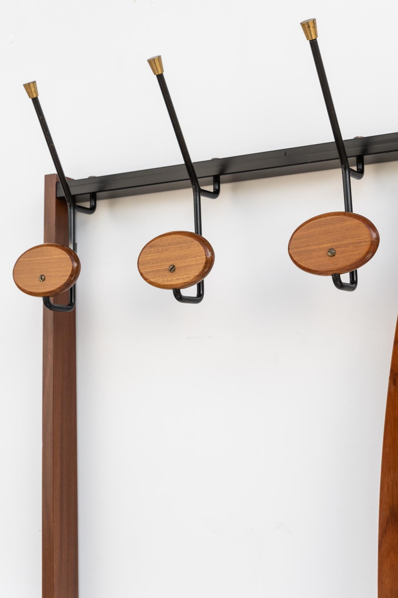 Italian Appendiabiti da parete con Specchio in teak, Anni 60 in vendita