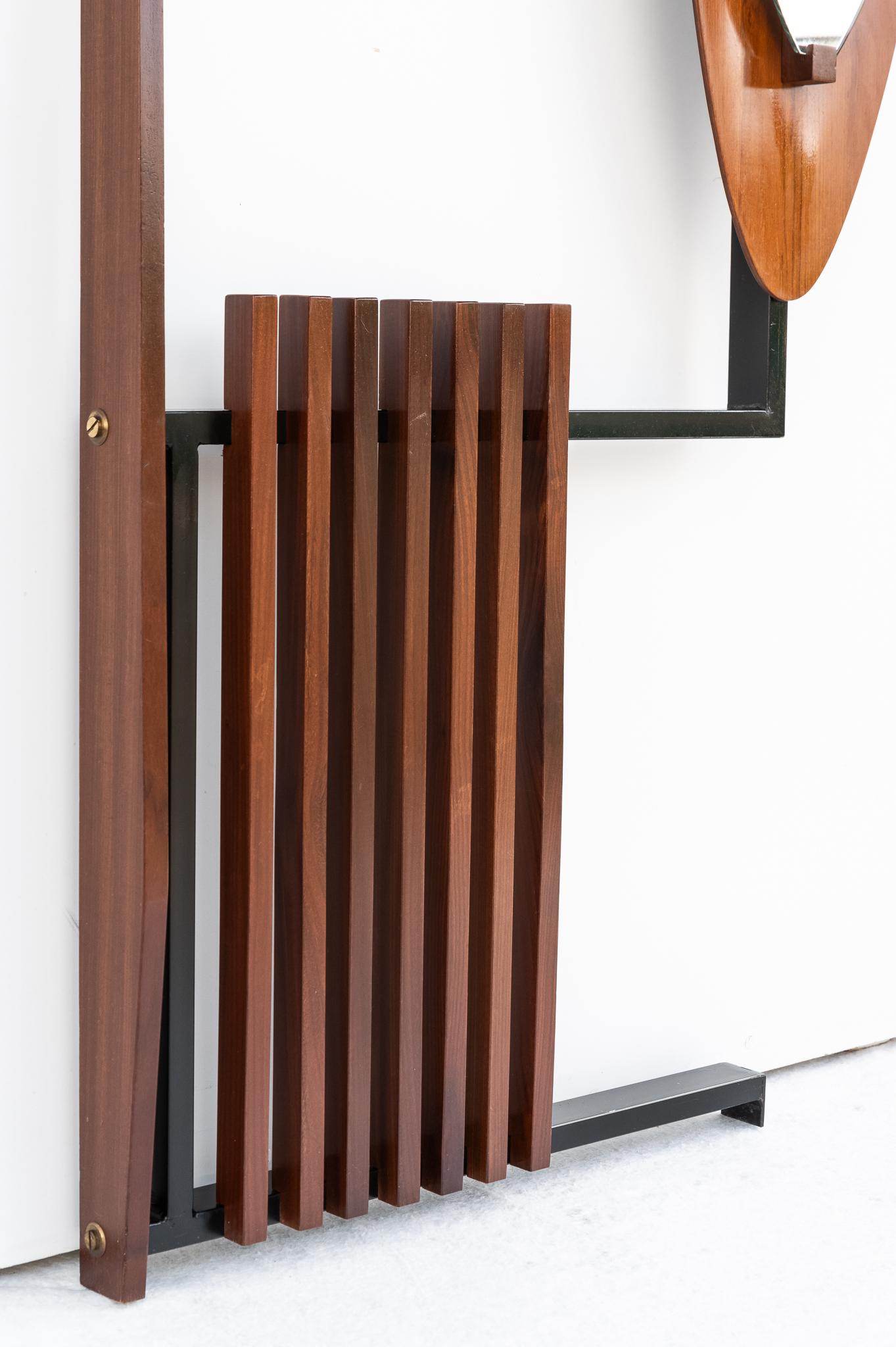 Appendiabiti da parete con Specchio in teak, Anni 60 in vendita 1