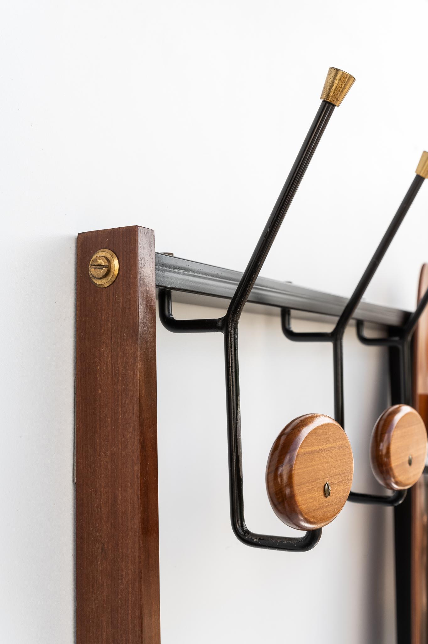 Appendiabiti da parete con Specchio in teak, Anni 60 in vendita 2