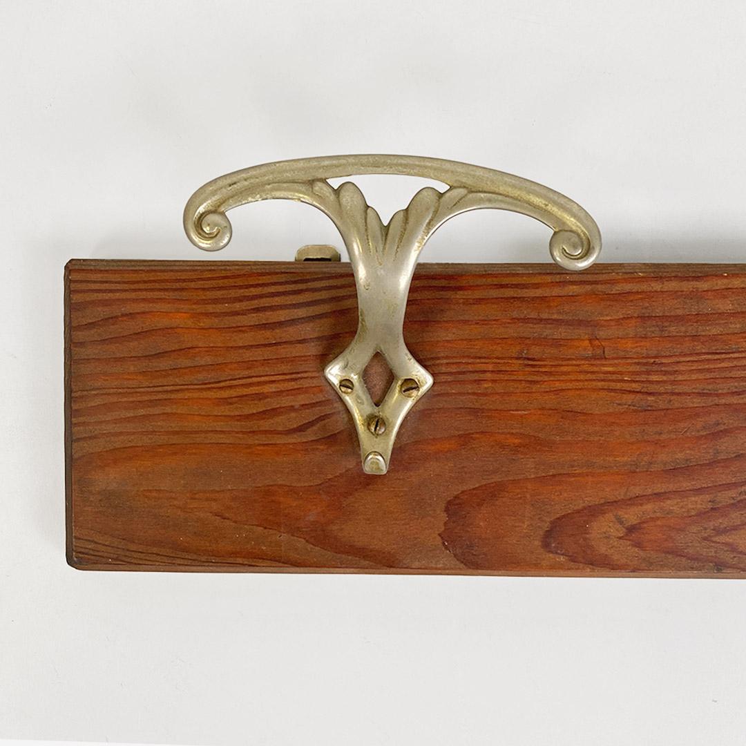 Metal Appendiabiti da parete, italiano antico, in legno con due ganci in metallo, 1930 For Sale