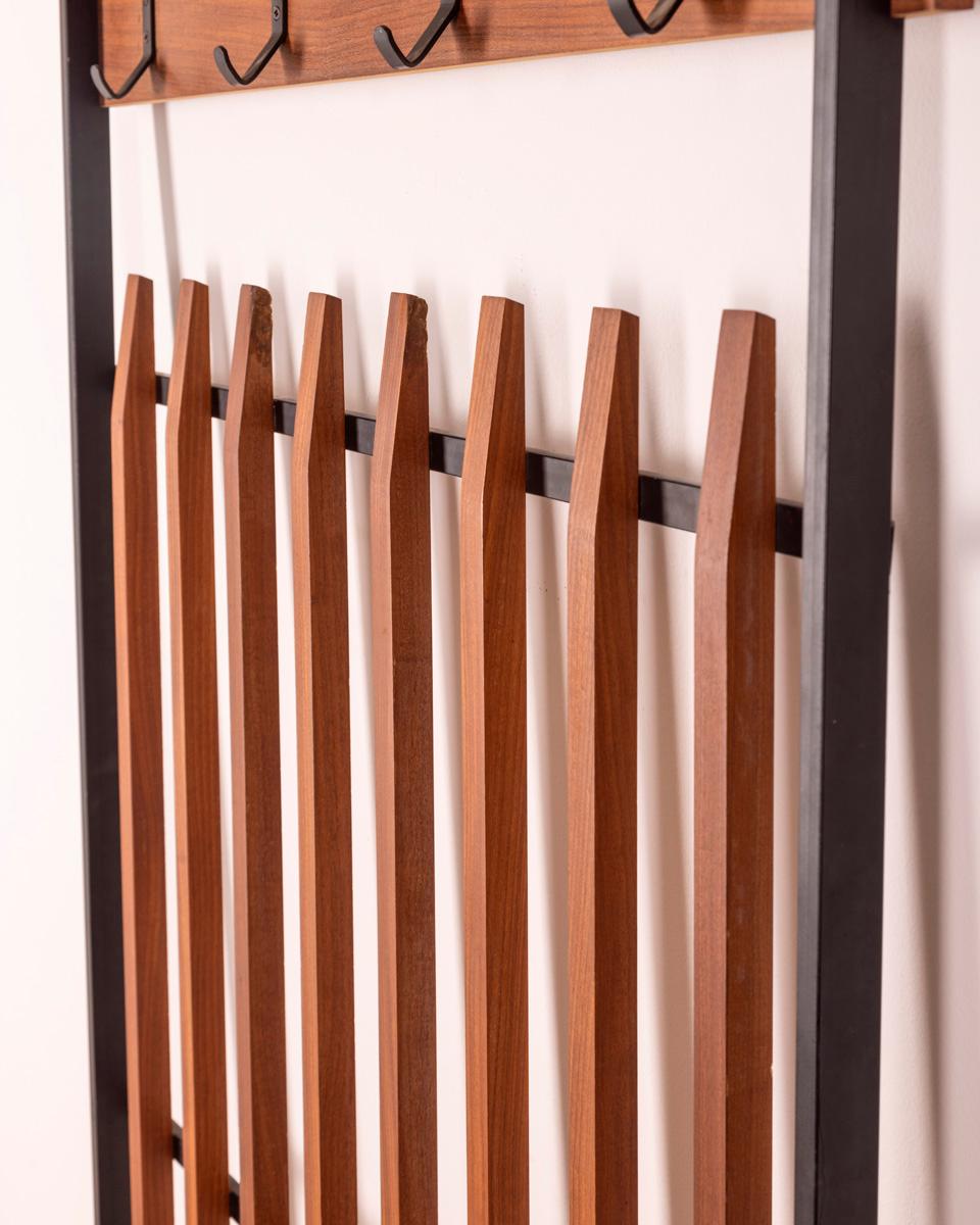 Vintage 60's wall mounted coat rack in wood Italian design For Sale 4