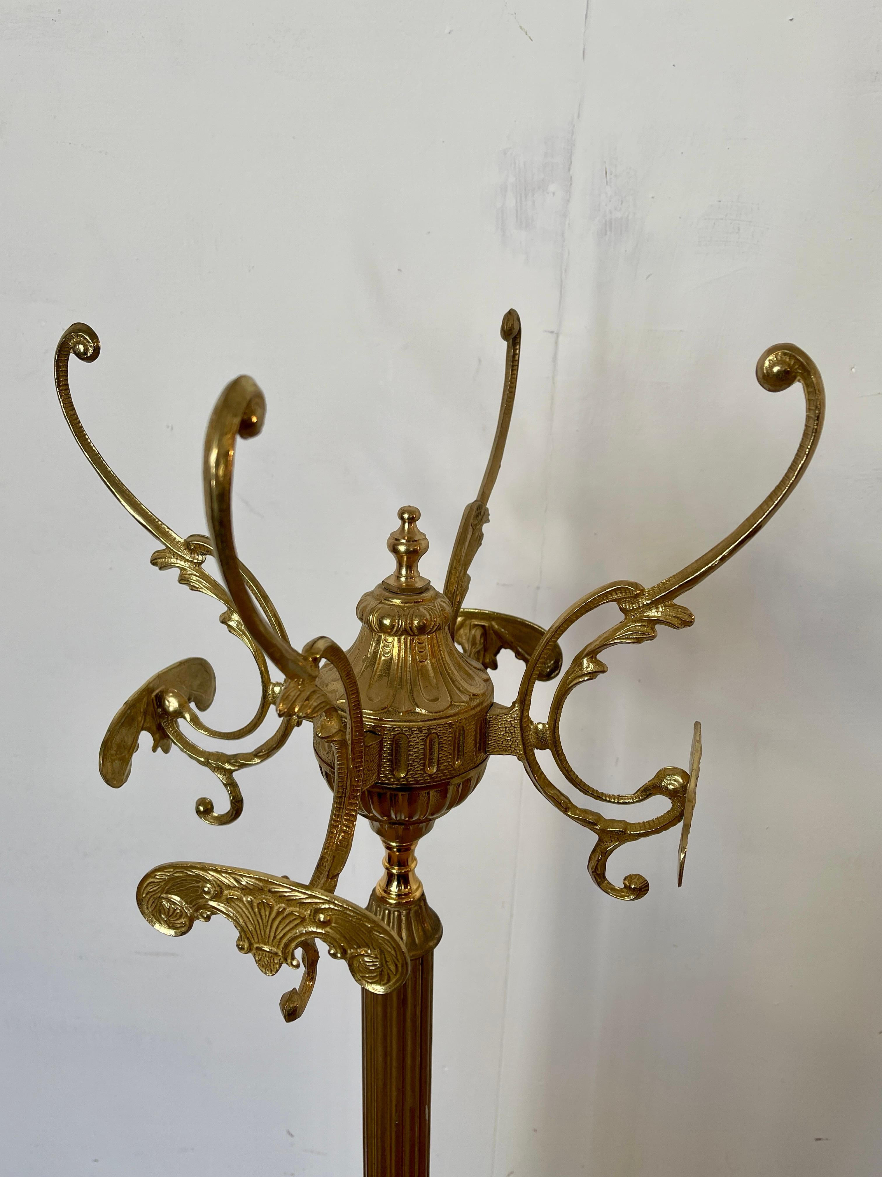 Ottone Appendiabiti da terra in stile antico, stile hollywood regency anni '50 in vendita