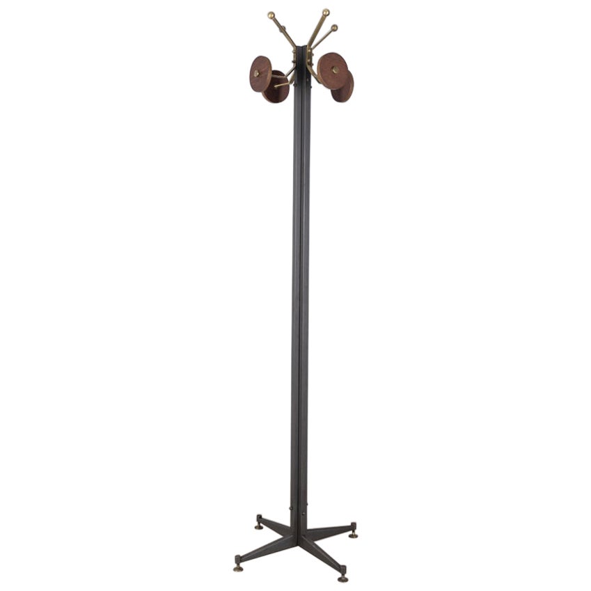 Appendiabiti da terra vintage anni 60 in metallo nero e legno design Italiano in vendita