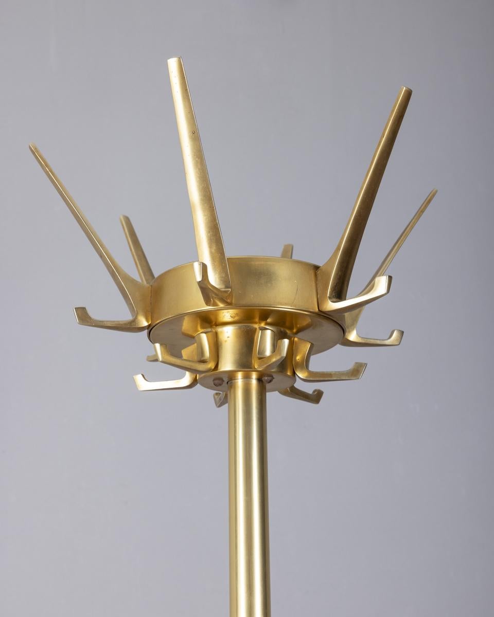 Bodengarderobe aus vergoldetem Messing aus den 60er Jahren Italienisches Design (Moderne der Mitte des Jahrhunderts) im Angebot