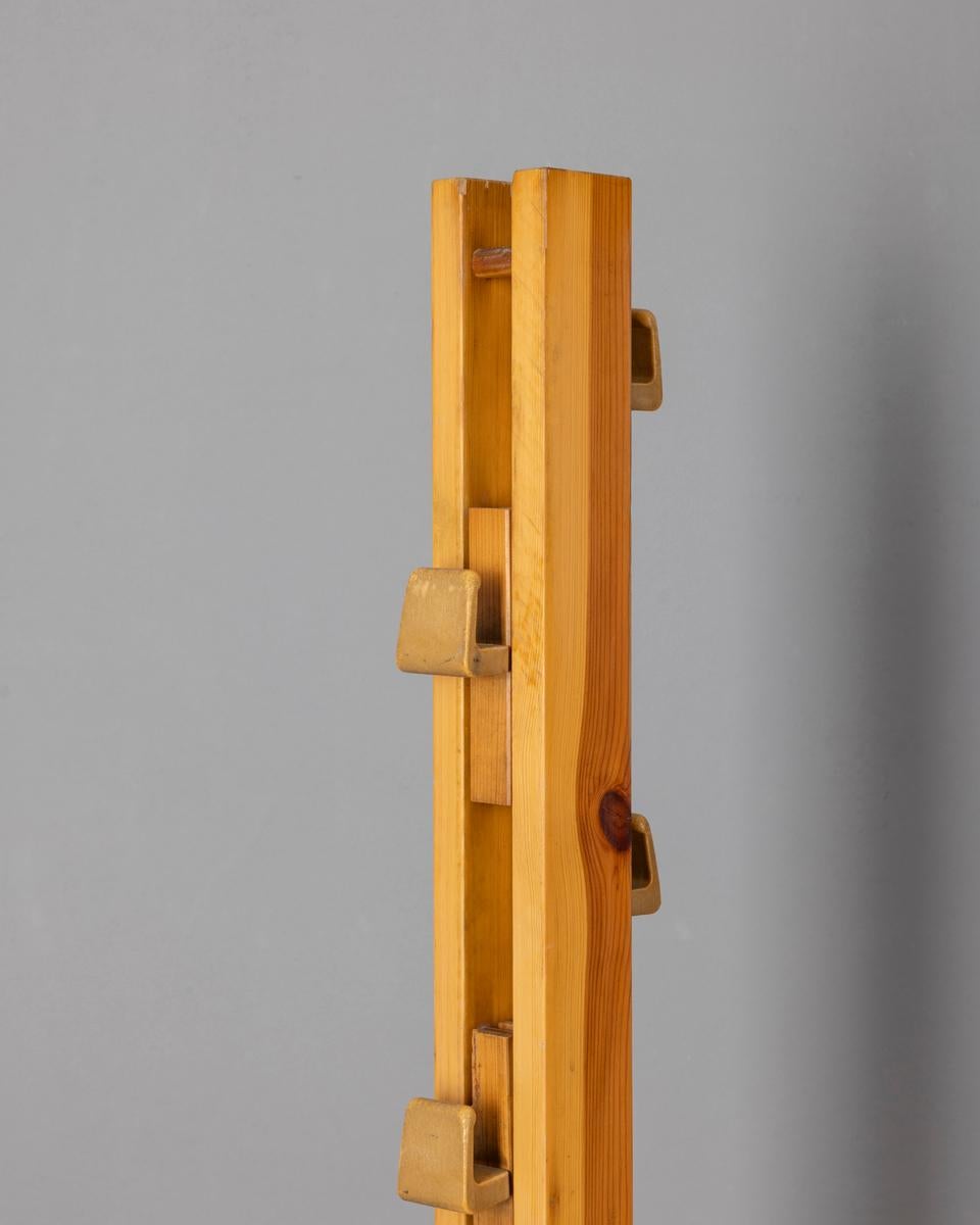 Mid-Century moderno Appendiabiti da terra vintage anni 70 in legno design Italiano in vendita