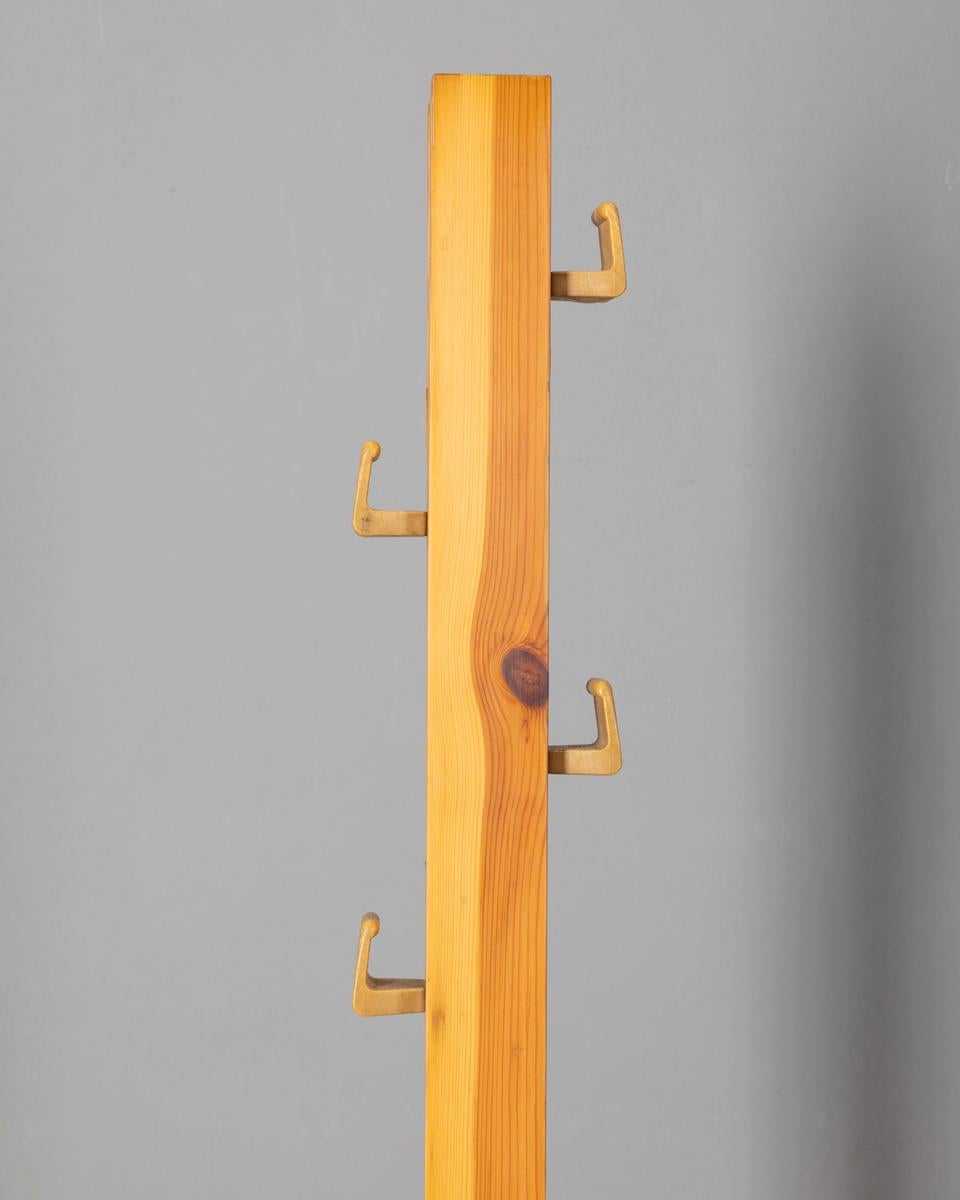 Appendiabiti da terra vintage anni 70 in legno design Italiano In condizioni buone in vendita a None, IT
