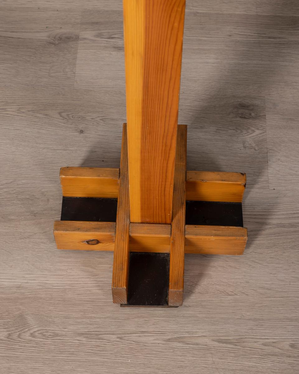 Late 20th Century Appendiabiti da terra vintage anni 70 in legno design Italiano in vendita