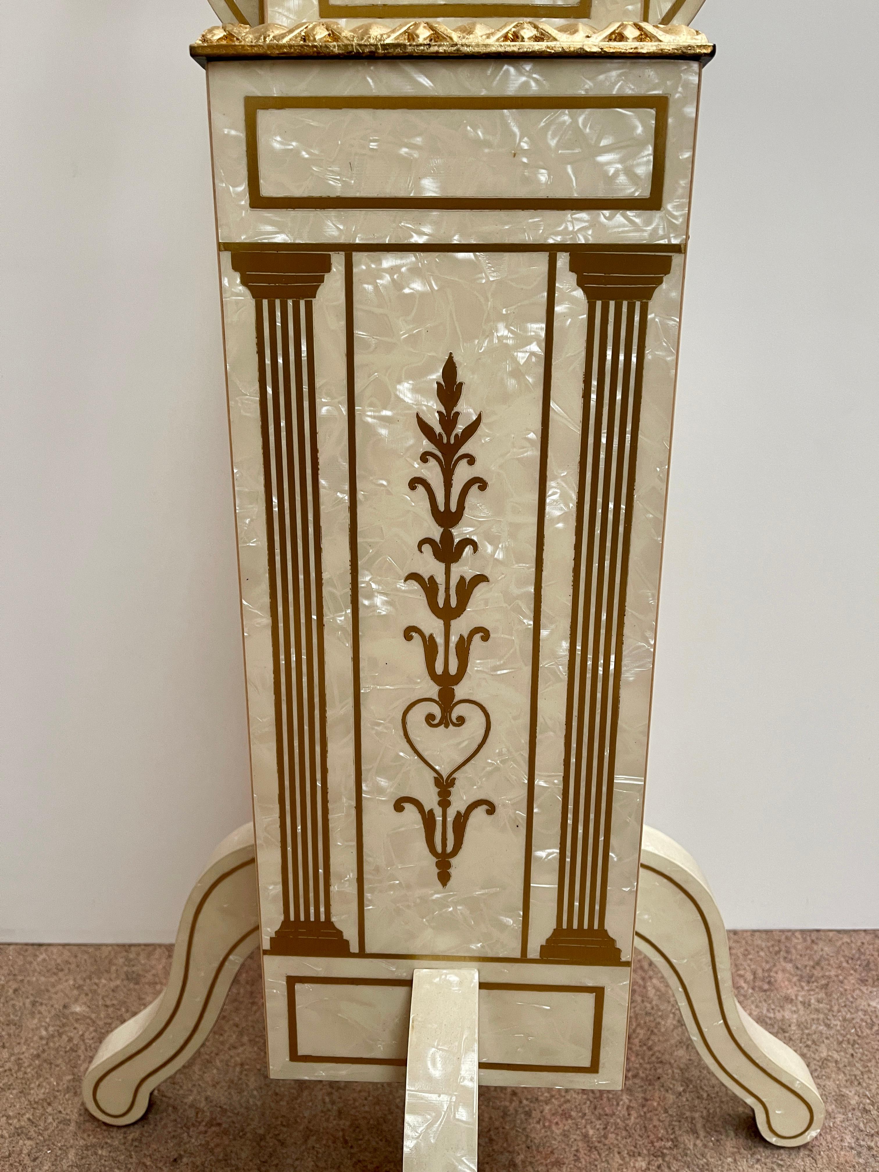 Italian luxury white coat rack by Domenico Rugiano 1970s new In Excellent Condition For Sale In Cantù, IT