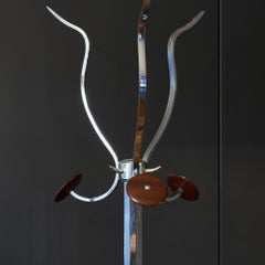 Porte-manteau Funiculì Funiculà de Romeo Sozzi produit par Promemoria, vers 1990.